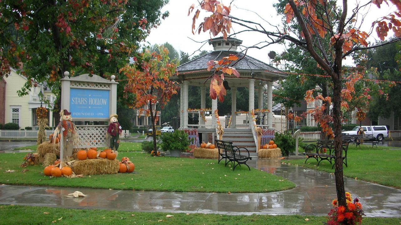 1280x720 Gilmore Girls Zoom background / wallpaper