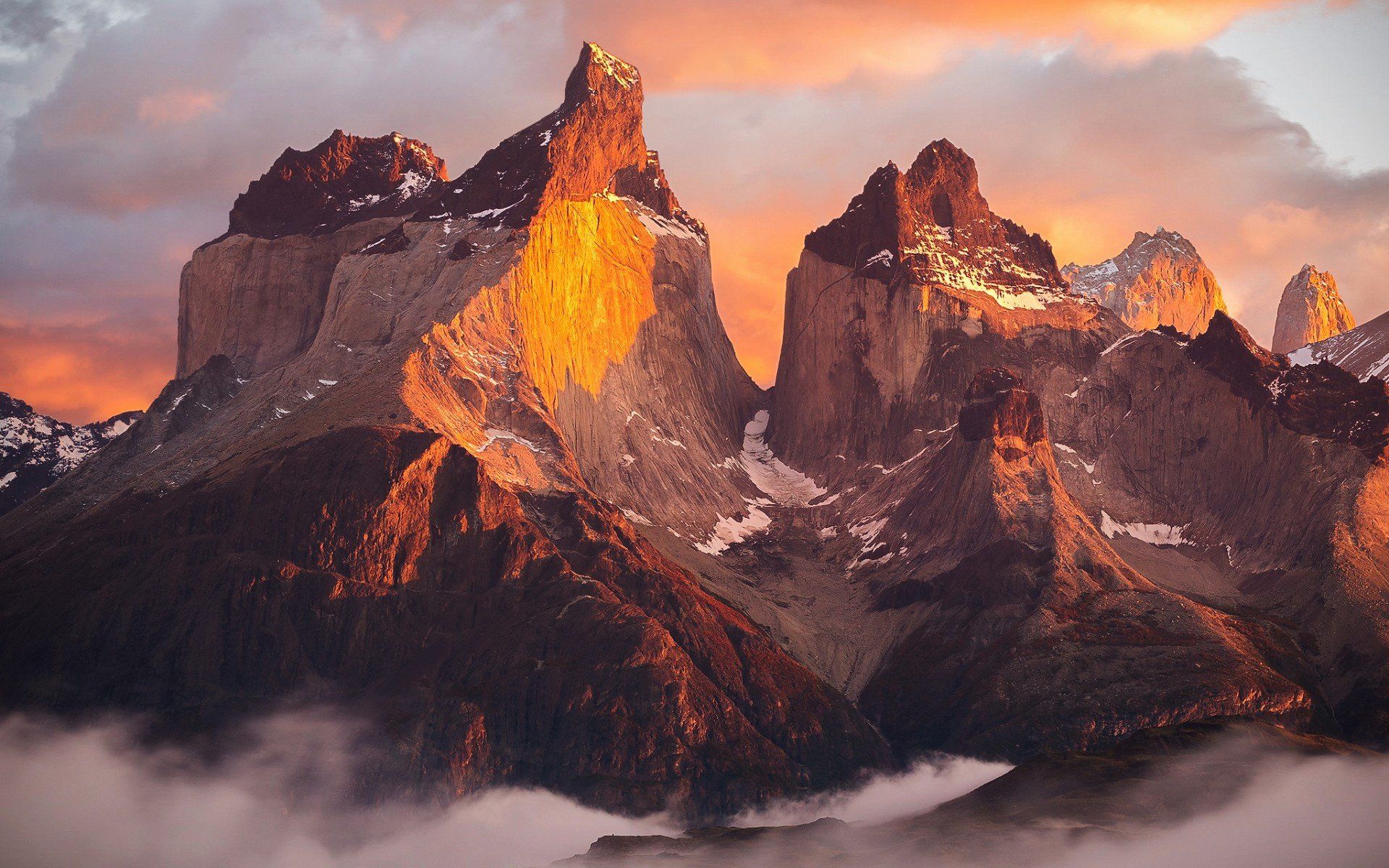 1920x1200 Torres del Paine: Breathtaking Andes Mountain HD Wallpaper