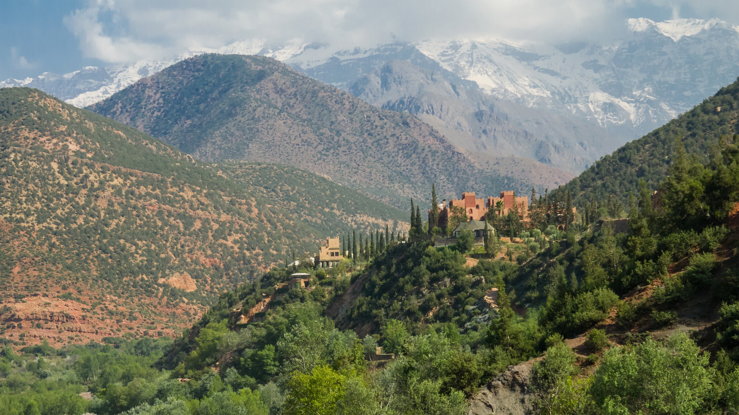 2560x1440 Marrakesh and the High Atlas Mountains