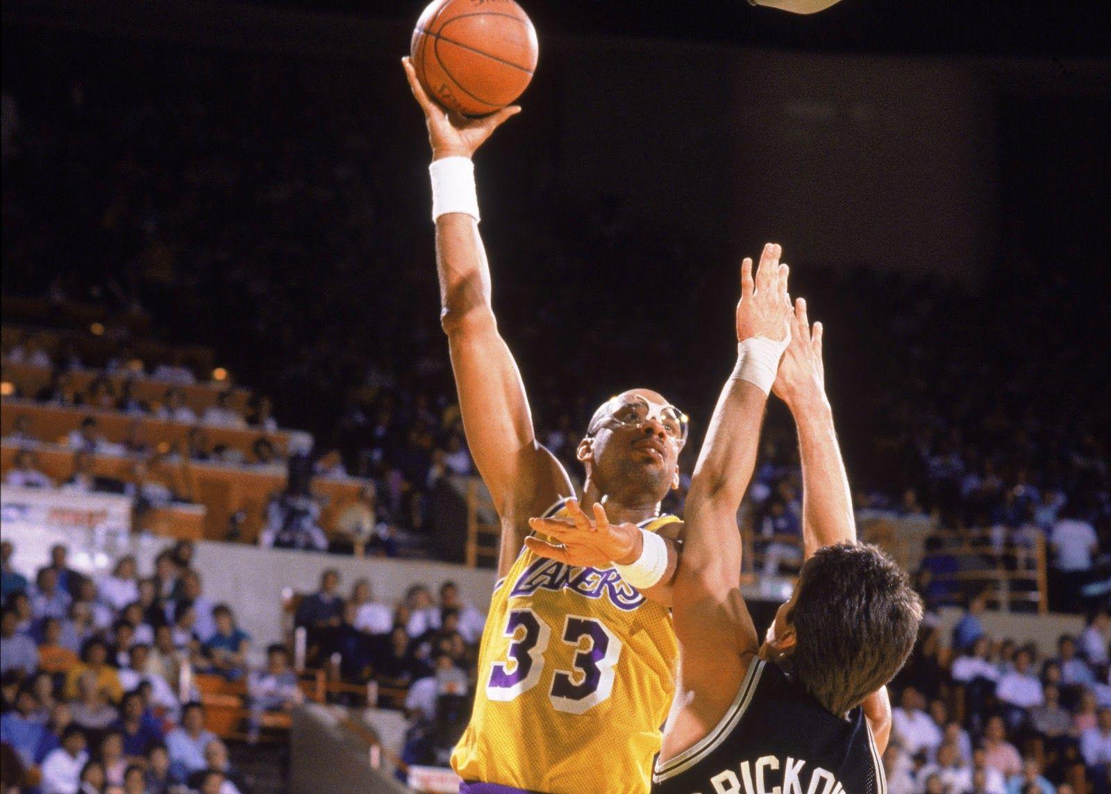 1600x1143 Legend Footballer Kareem Abdul Jabbar Wallpaper For Your