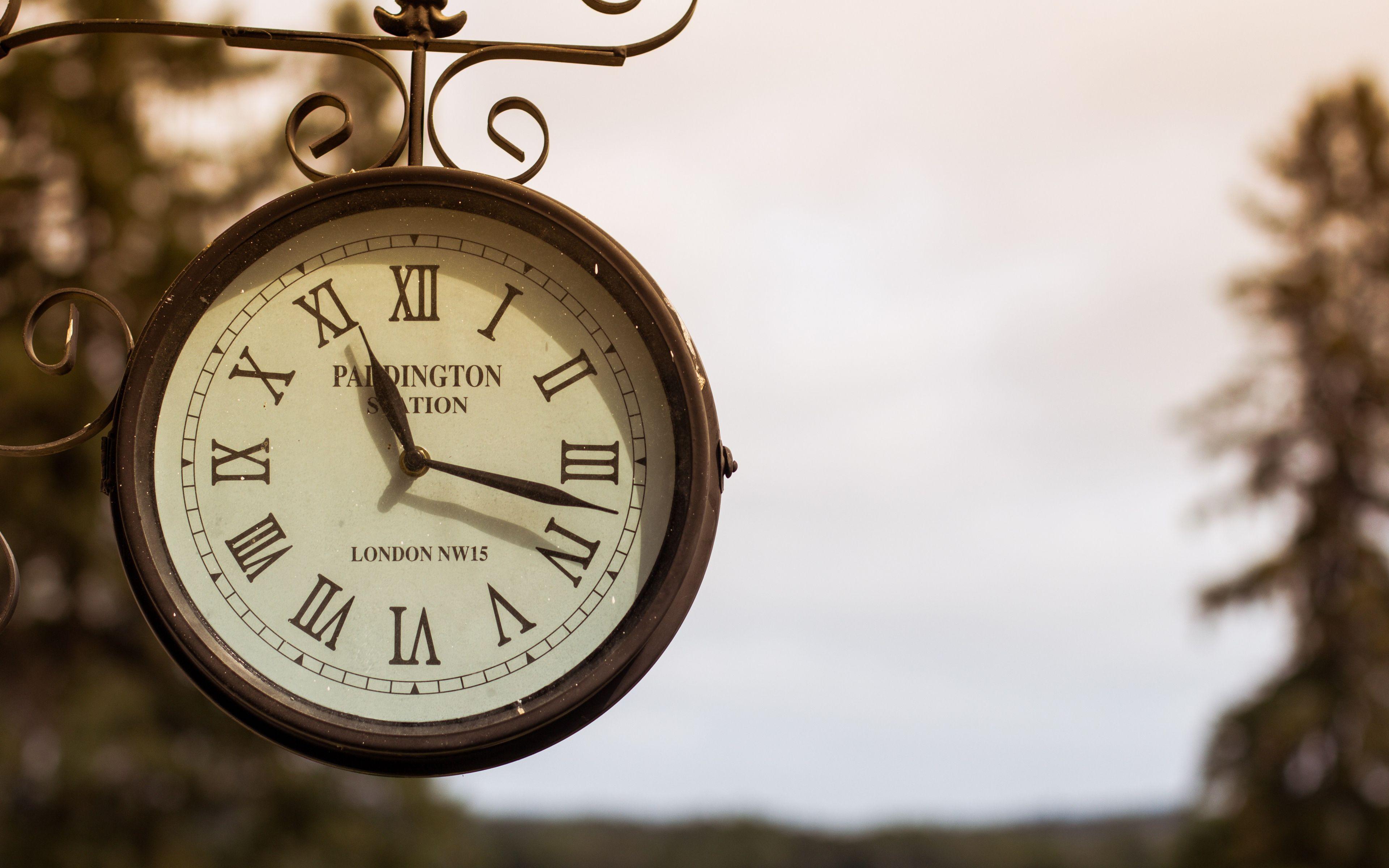 3840x2400 Vintage Watches Roman Street HD Background Wallpaper