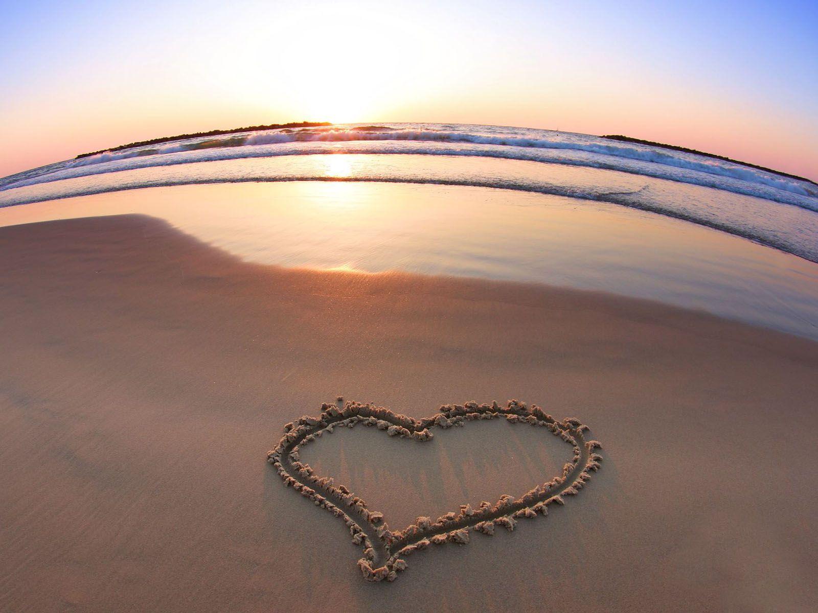 1600x1200 Sunset Beach Love Hearts wallpaper background (1600 x 1200 )