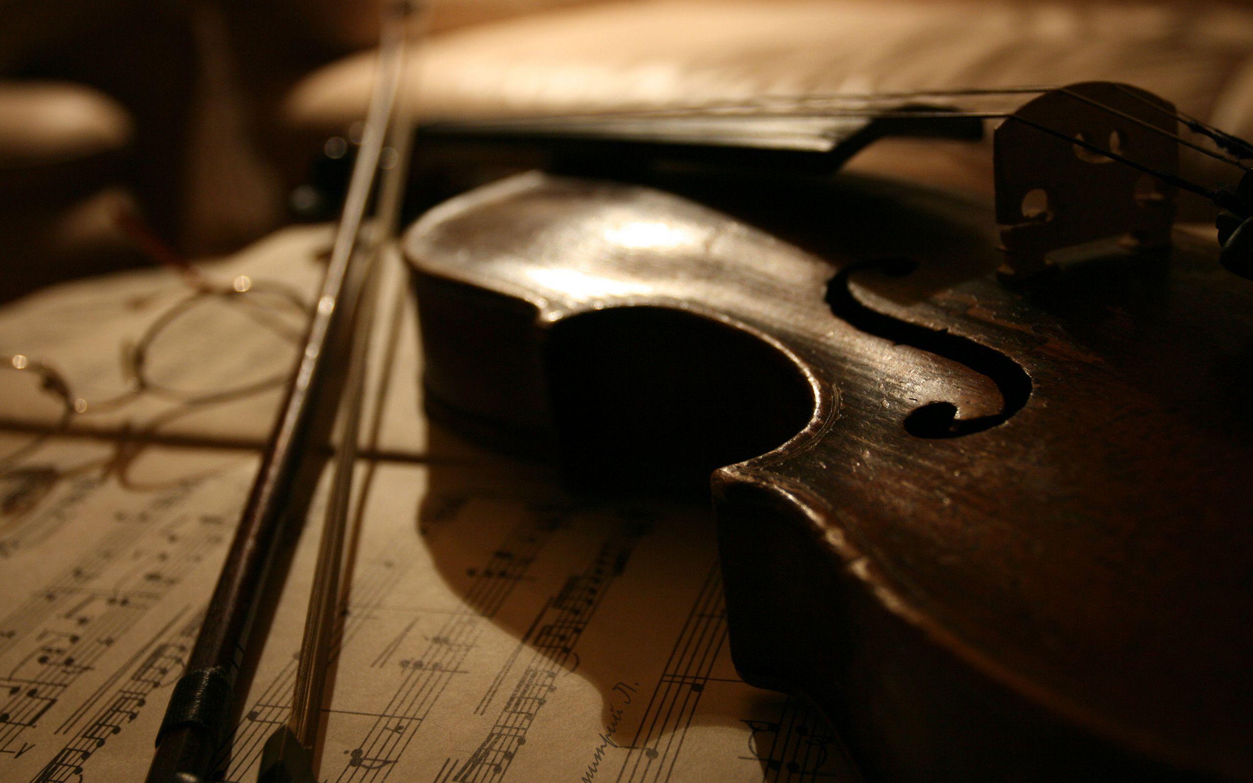 2560x1600 Piano and Violin Wallpaper