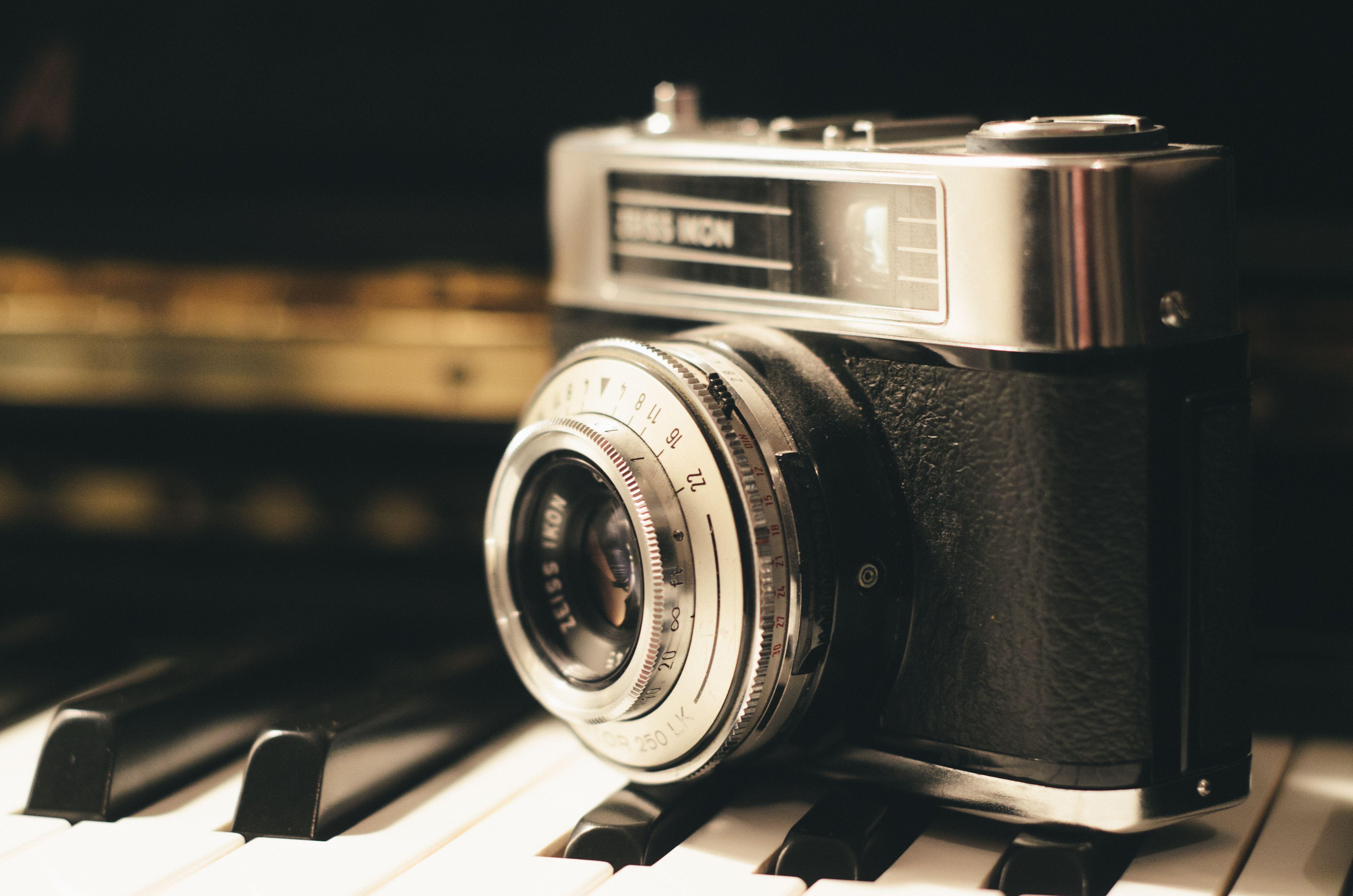 4928x3264 Old Piano Keys Picture. Download Free Image
