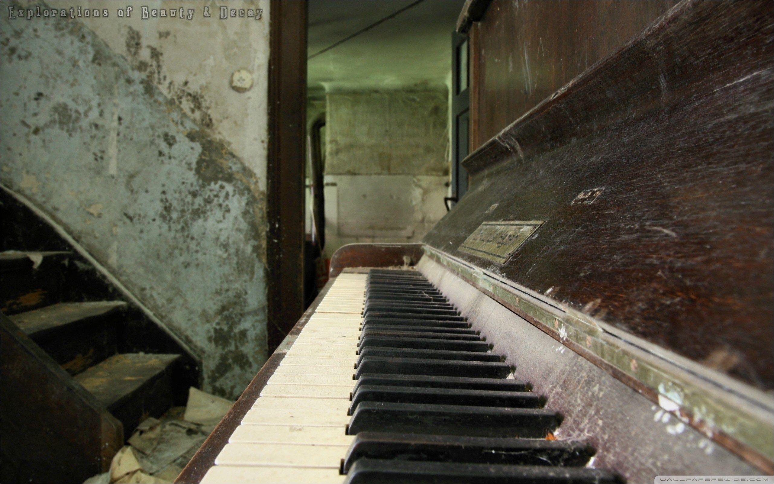 2560x1600 Old Piano