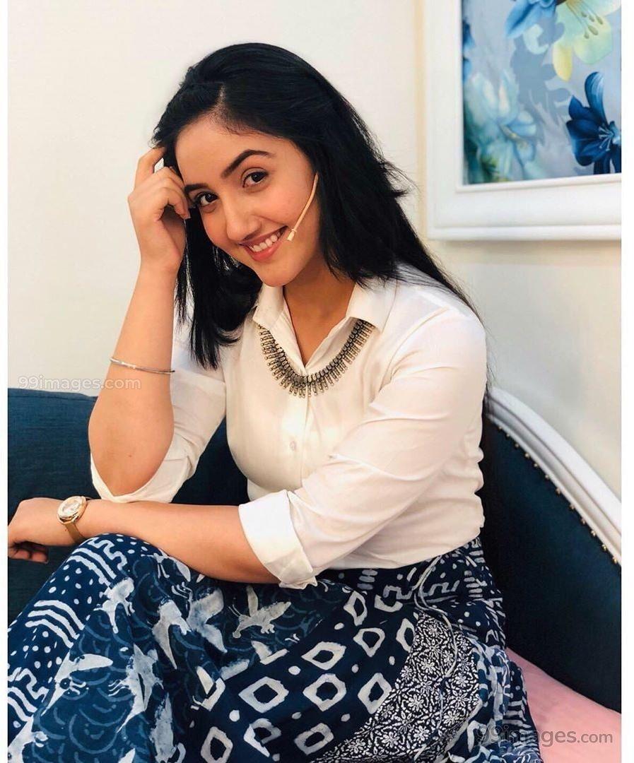 897x1080 Free download Ashnoor Kaur Beautiful HD Photo Mobile Wallpaper