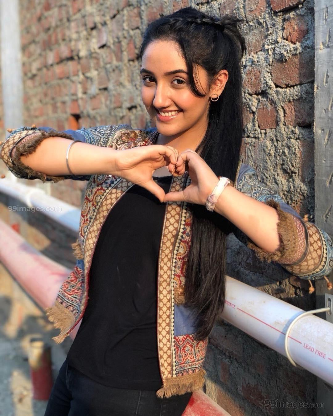 1080x1350 Ashnoor Kaur Wallpaper