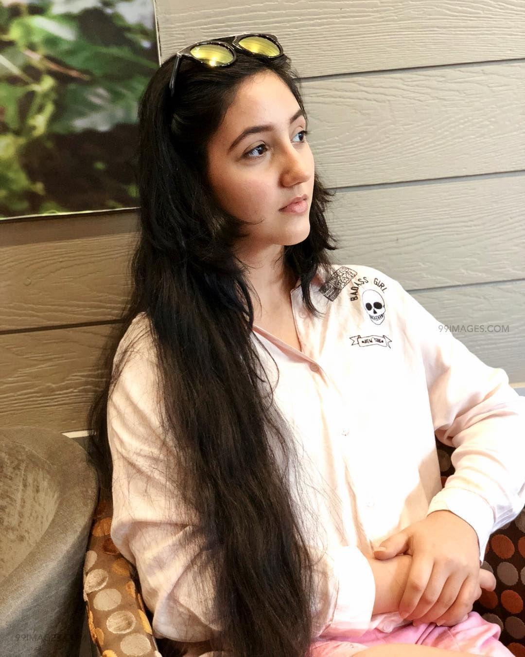 1080x1350 Ashnoor Kaur Beautiful HD Photo & Mobile Wallpaper HD
