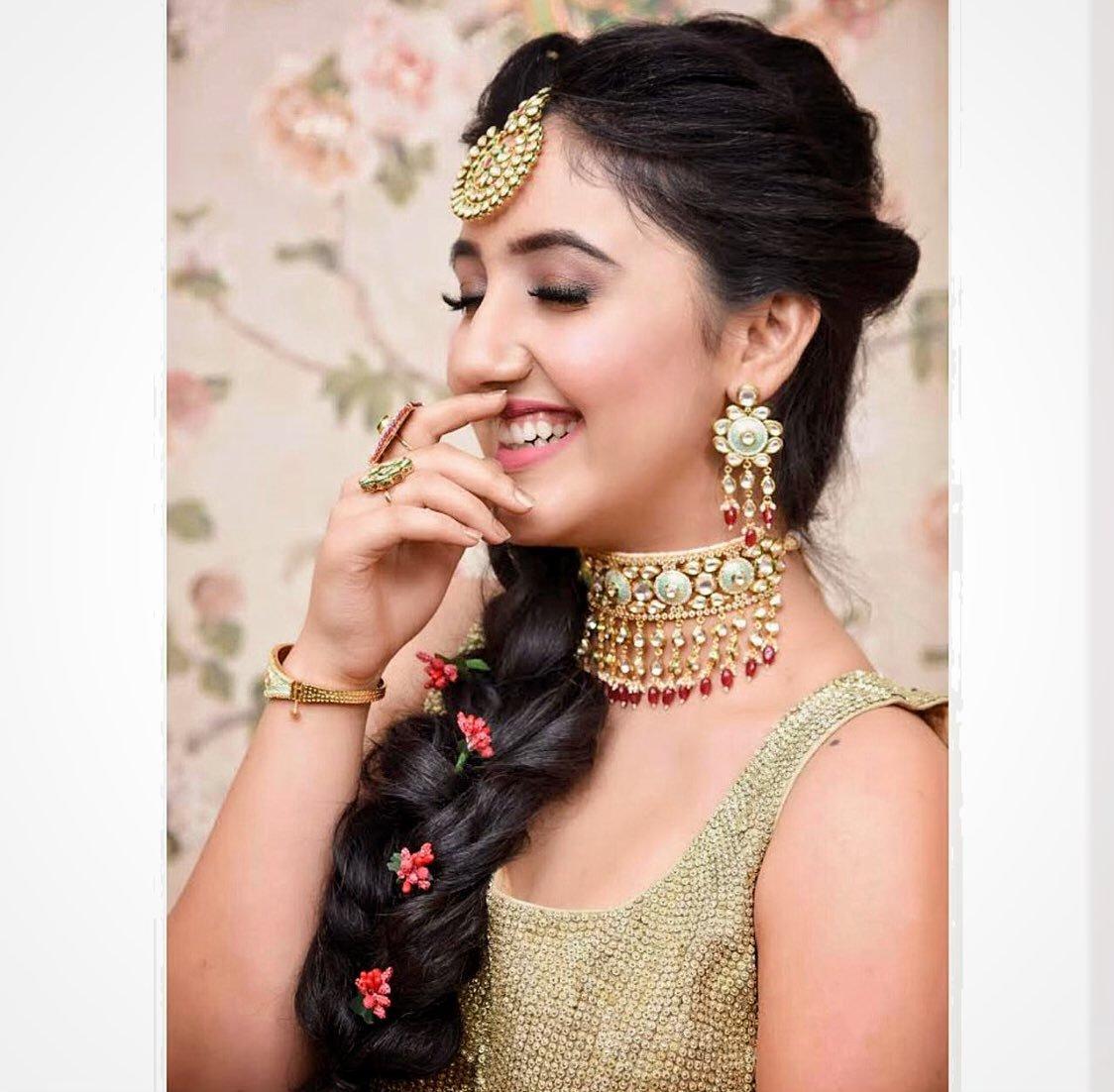 1124x1102 Ashnoor Kaur Wallpaper