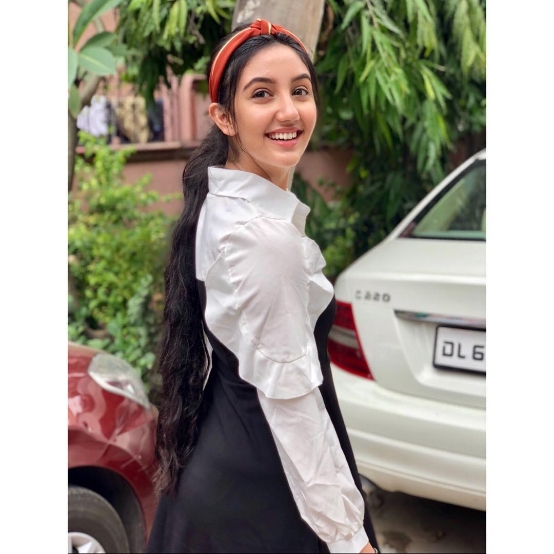 1080x1080 Ashnoor Kaur Wallpaper, Selfie, Image, pic, HD Image, picture