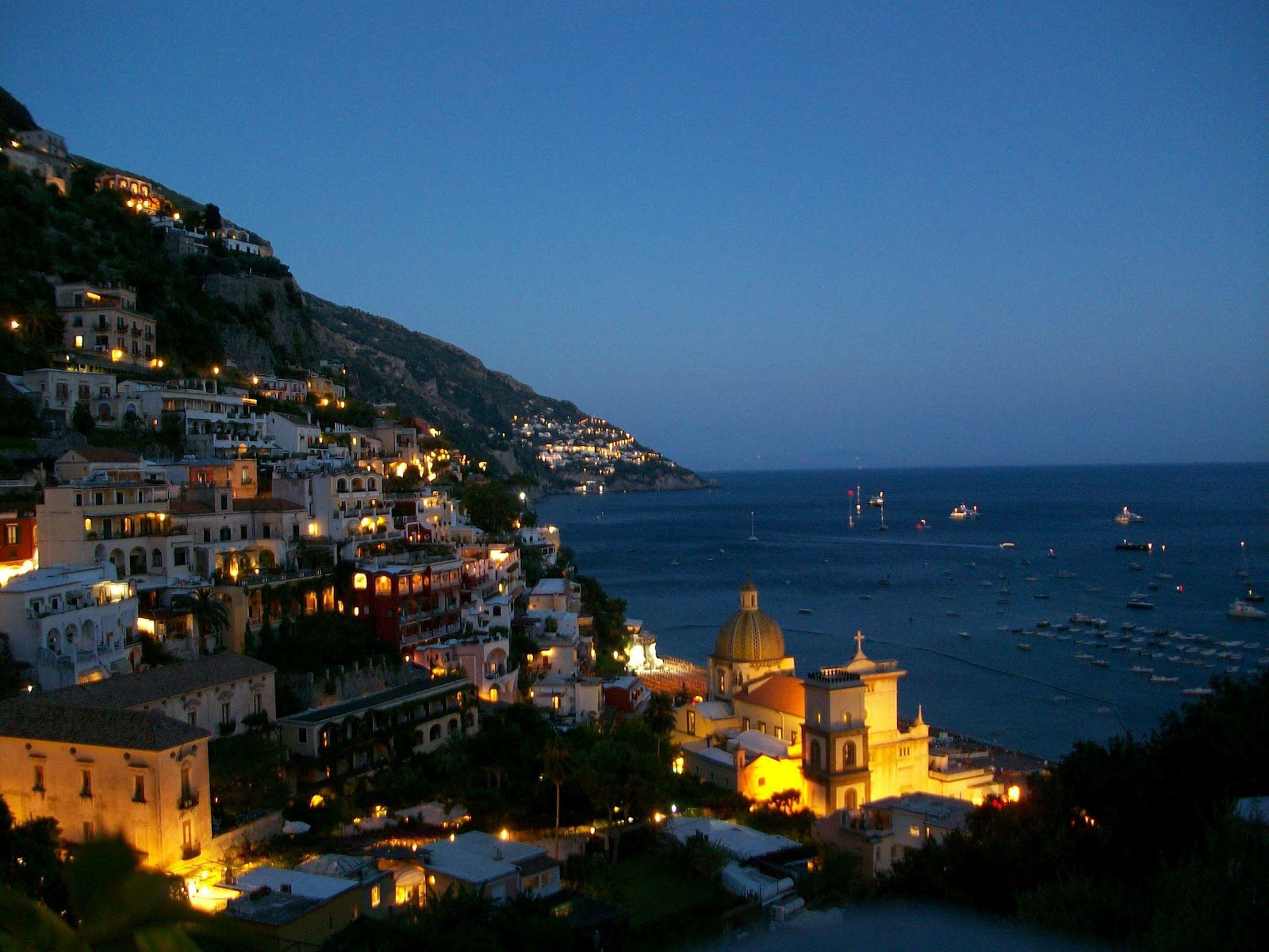 2560x1920 Amalfi Wallpaper
