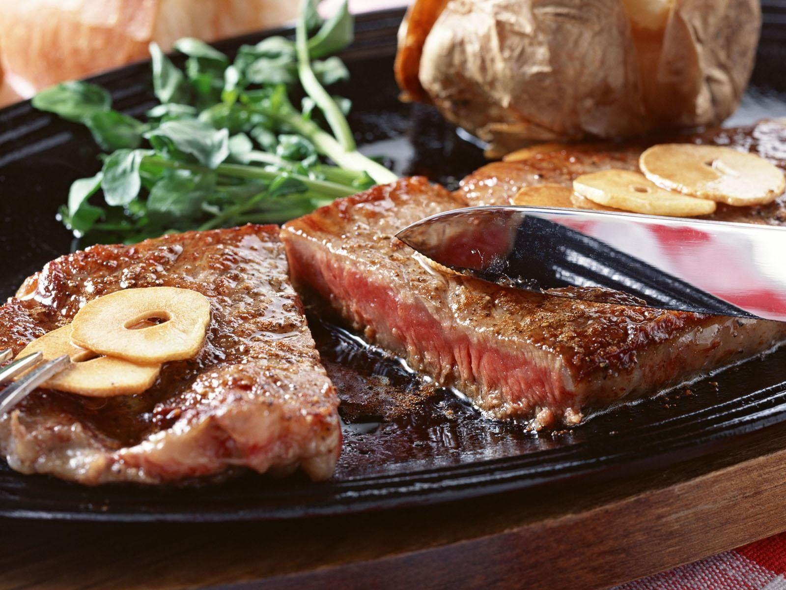 1600x1200 Food Photography Of Steak On Plate HD Wallpaper - Мясо Сочное, HD