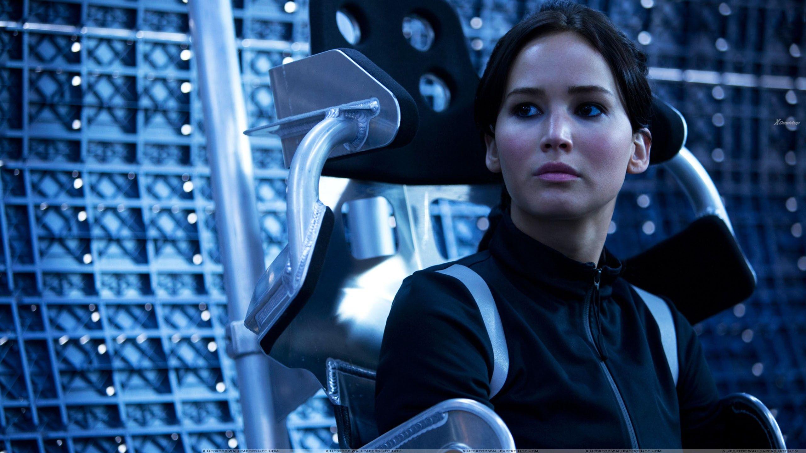 2560x1440 Katniss Everdeen Sitting In The Hunger Games Wallpaper