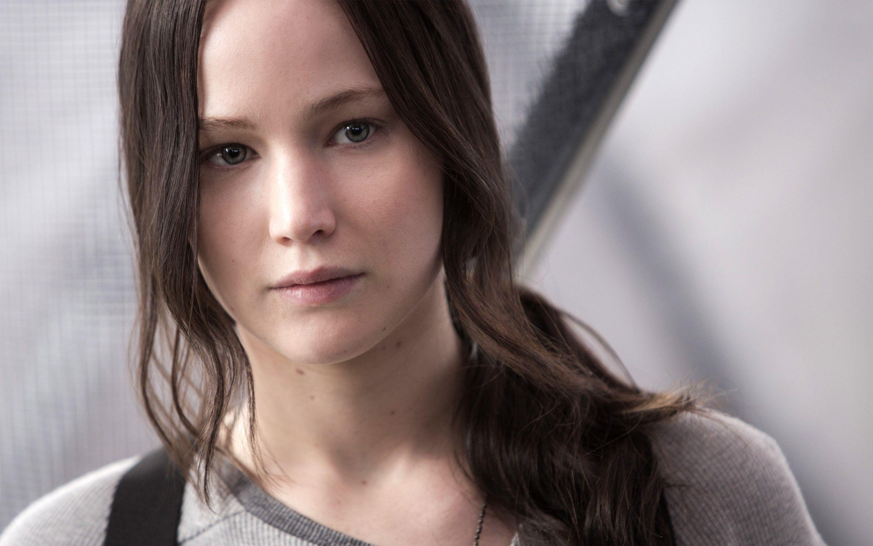 2880x1800 Katniss Everdeen in Mockingjay Wallpaper