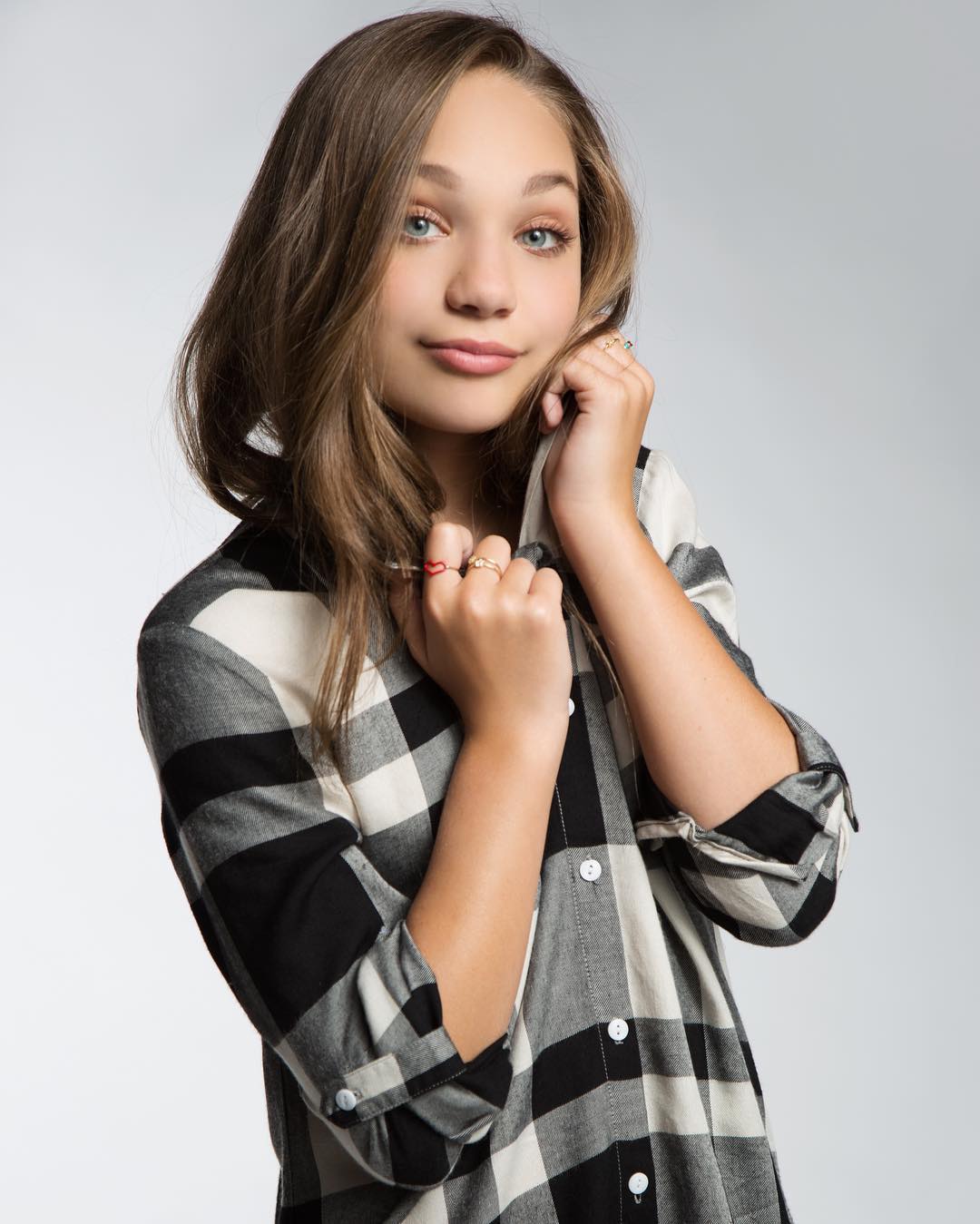 1080x1349 Maddie Ziegler Wallpaper