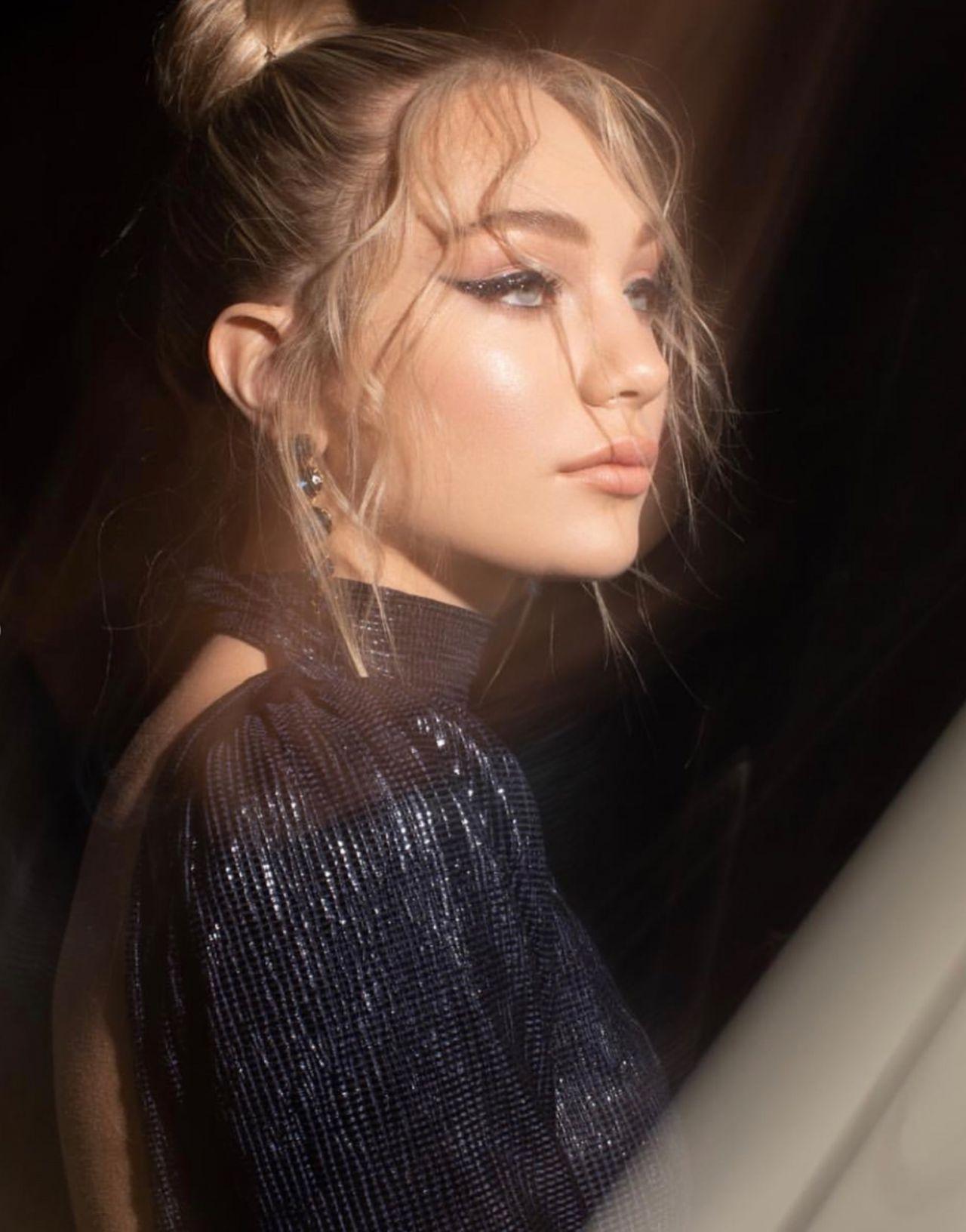 1280x1632 Maddie Ziegler wallpaper
