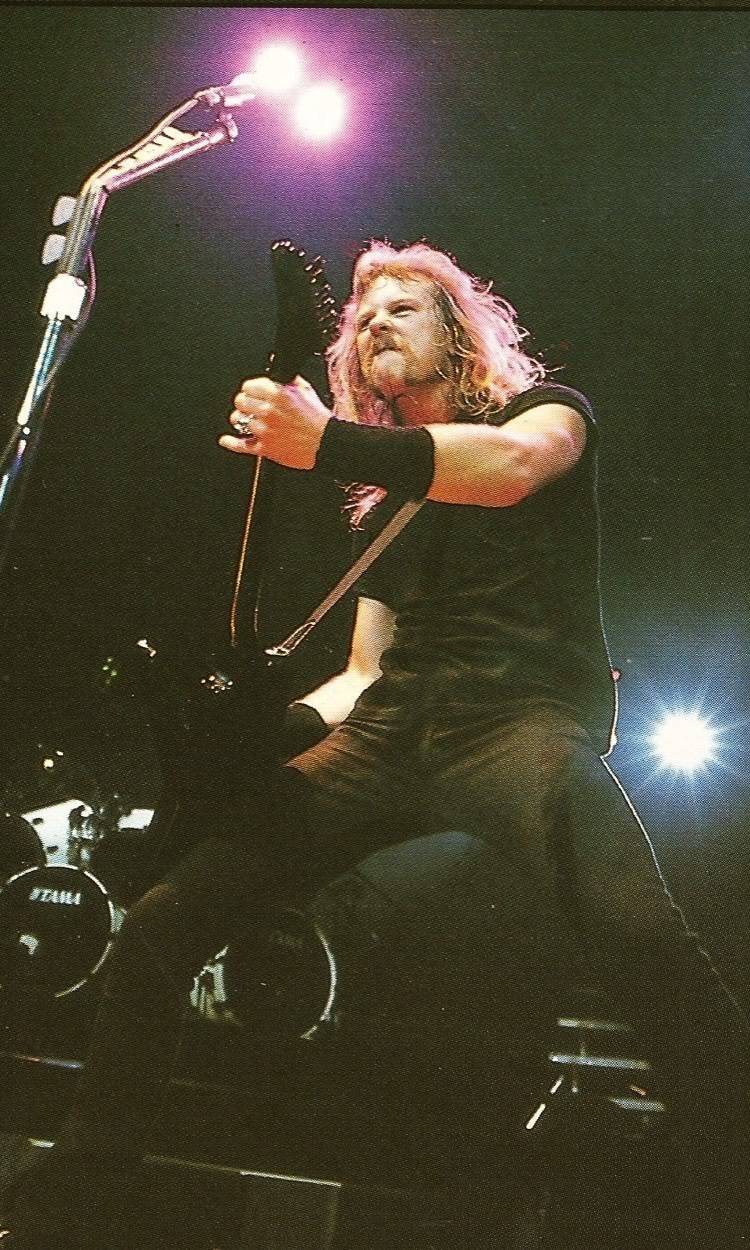 750x1250 James Hetfield wallpaper