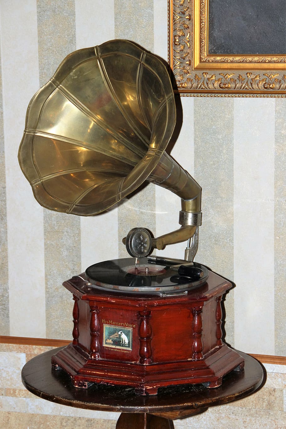 910x1365 HD wallpaper: brown and black gramophone on end table, turntable