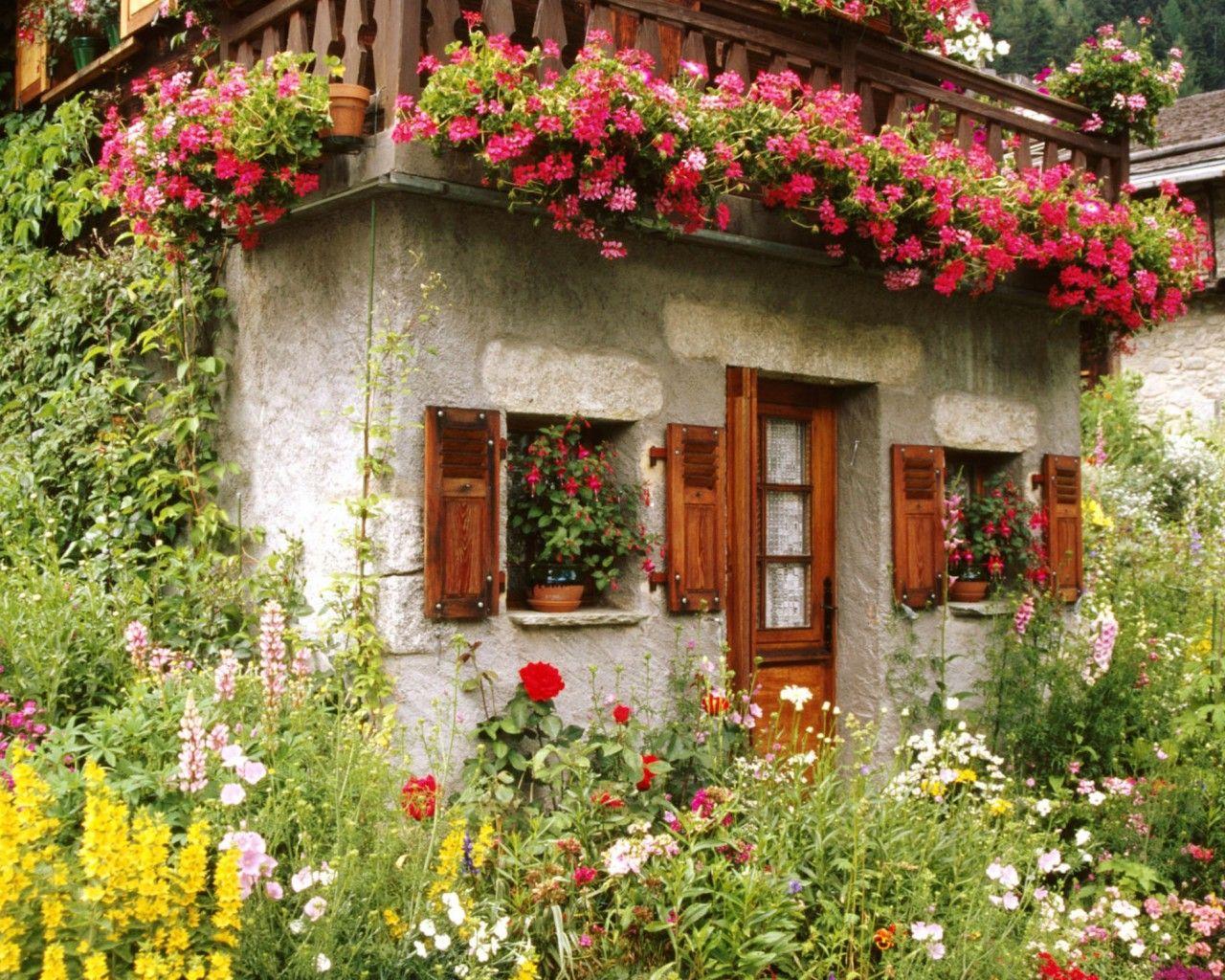 1280x1024 Lovely English Cottage Garden Wallpaper