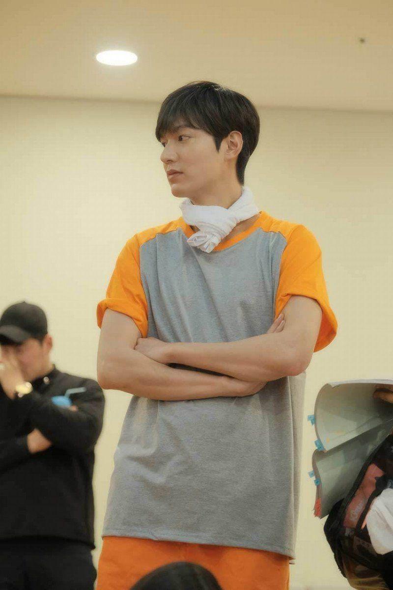 800x1200 perfect outfits of Lee Min Ho in “Legend of the Blue Sea