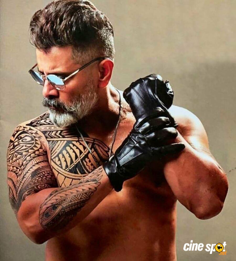 900x998 Vikram in Kadaram Kondan (2)
