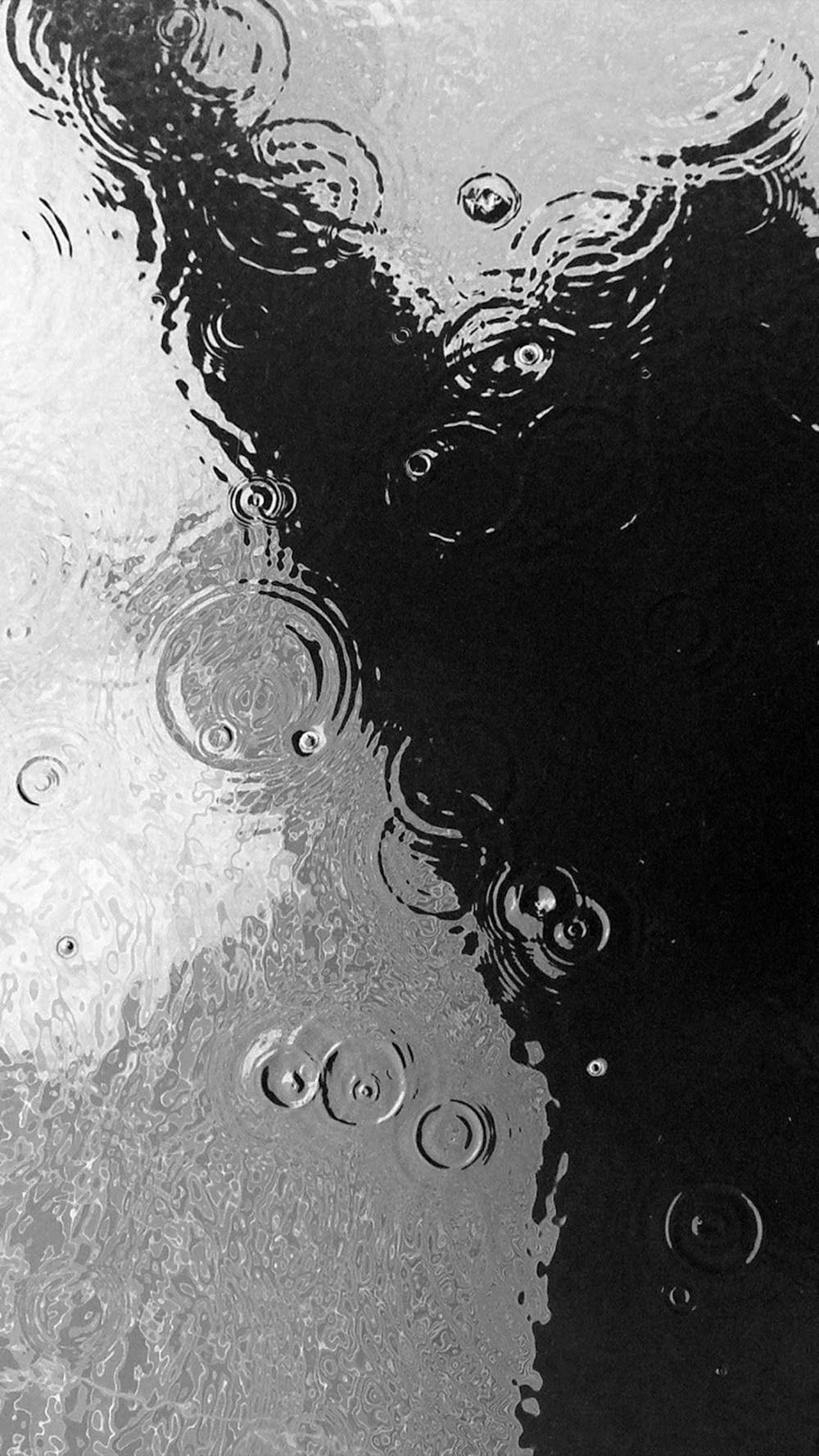 1000x1778 Download Black White iPhone Raindrop Ripples And Silhouette Wallpaper