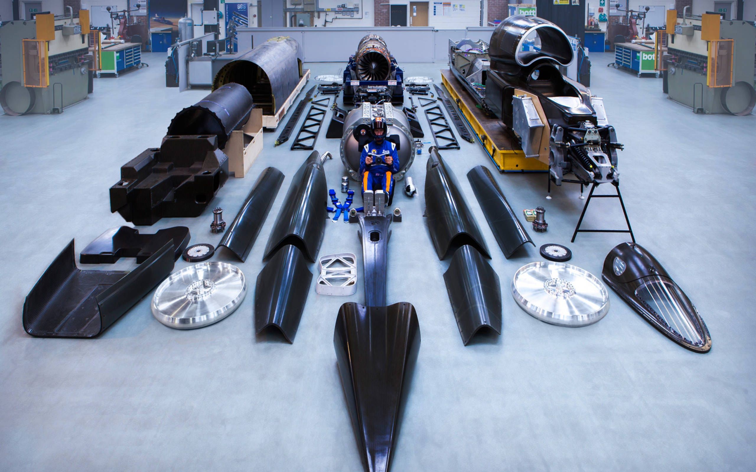2560x1600 The Bloodhound Supersonic Car shows off its new body