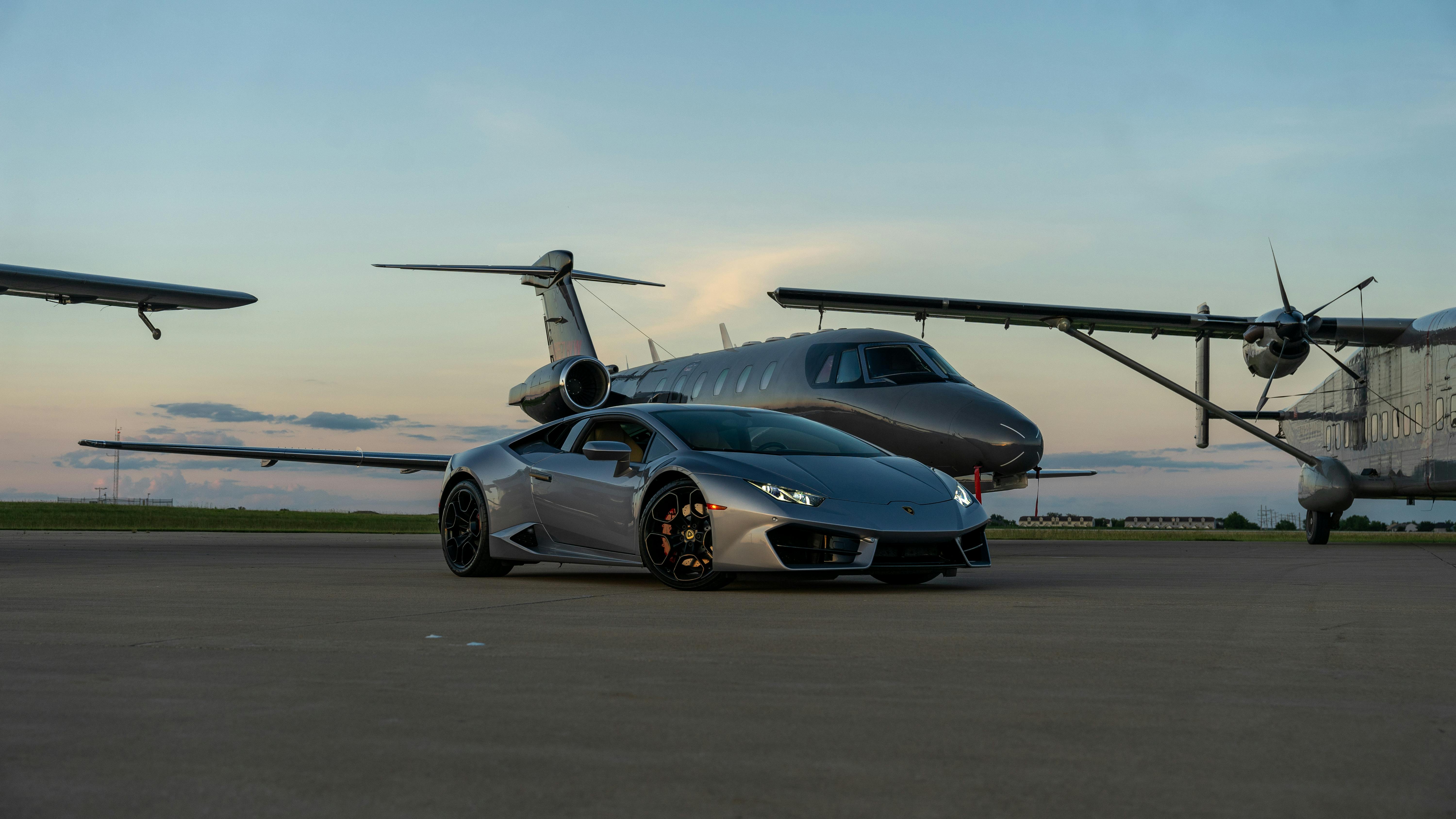 6000x3376 Luxury Car and Private Jet at Sunset in Illinois · Free