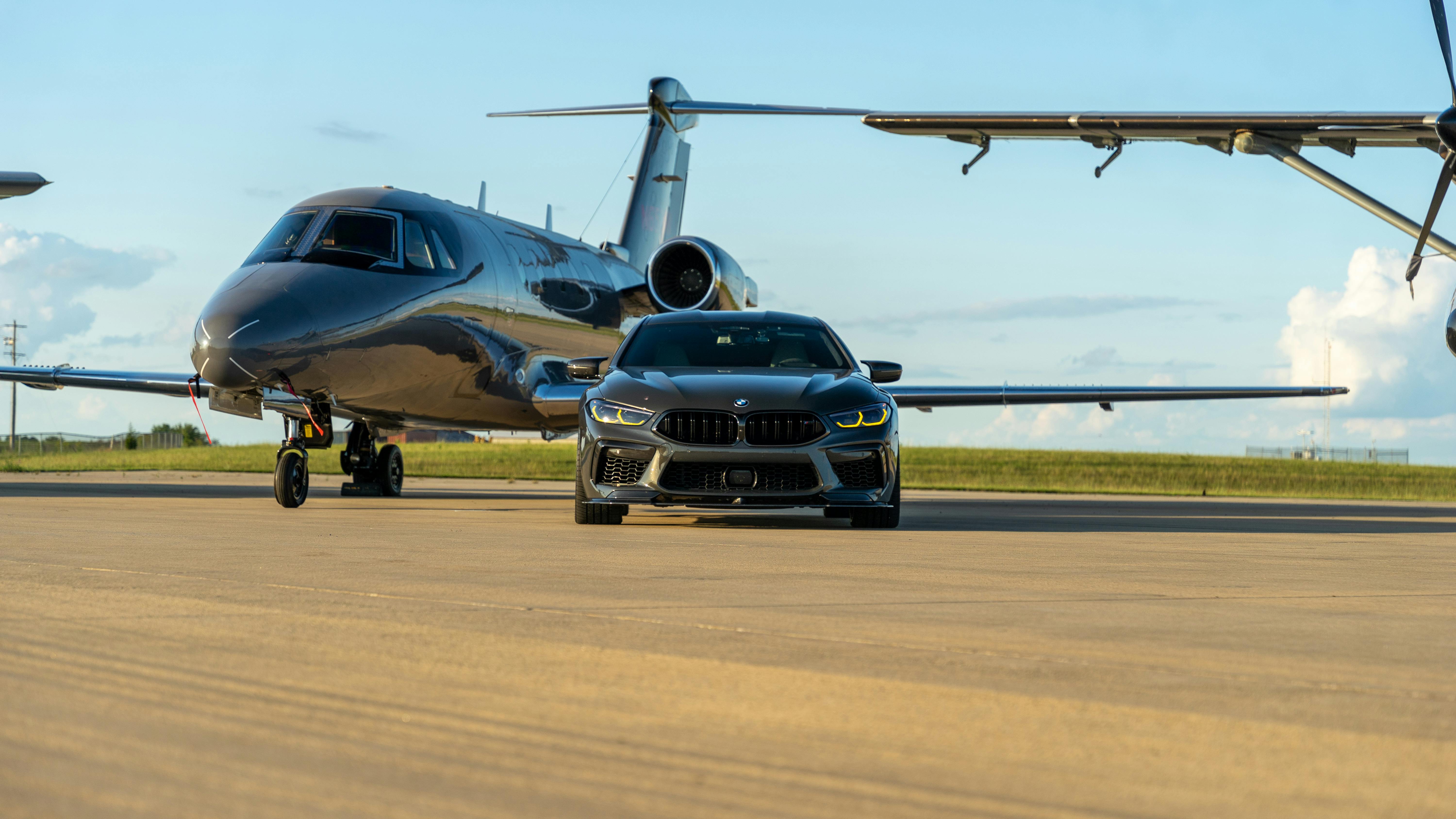 6000x3376 Luxury Car and Private Jet on Runway in Illinois · Free