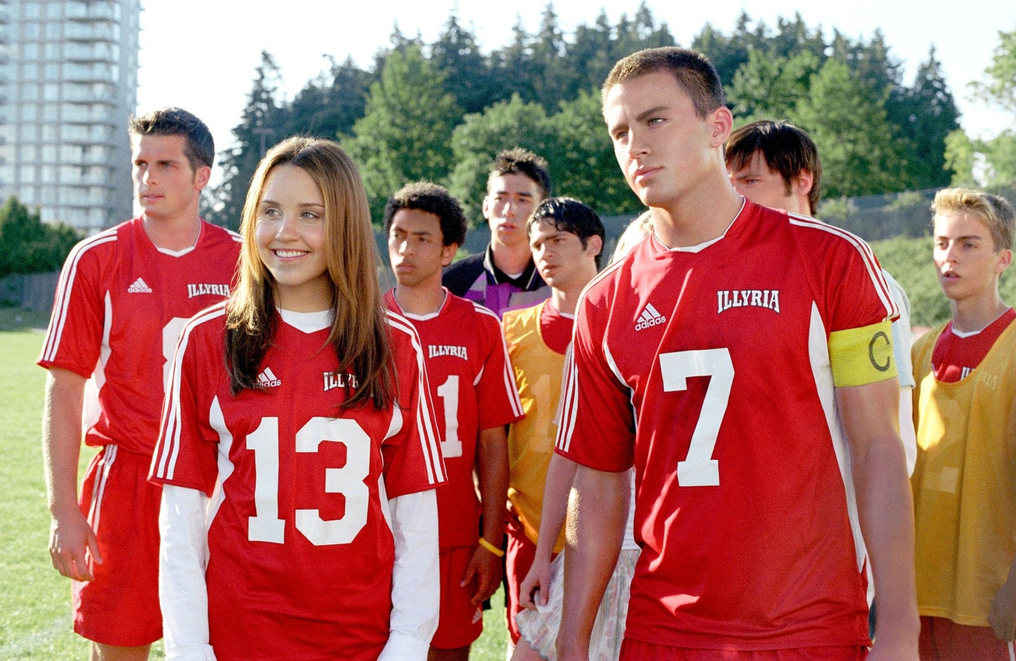 2048x1334 She's the Man (2006)