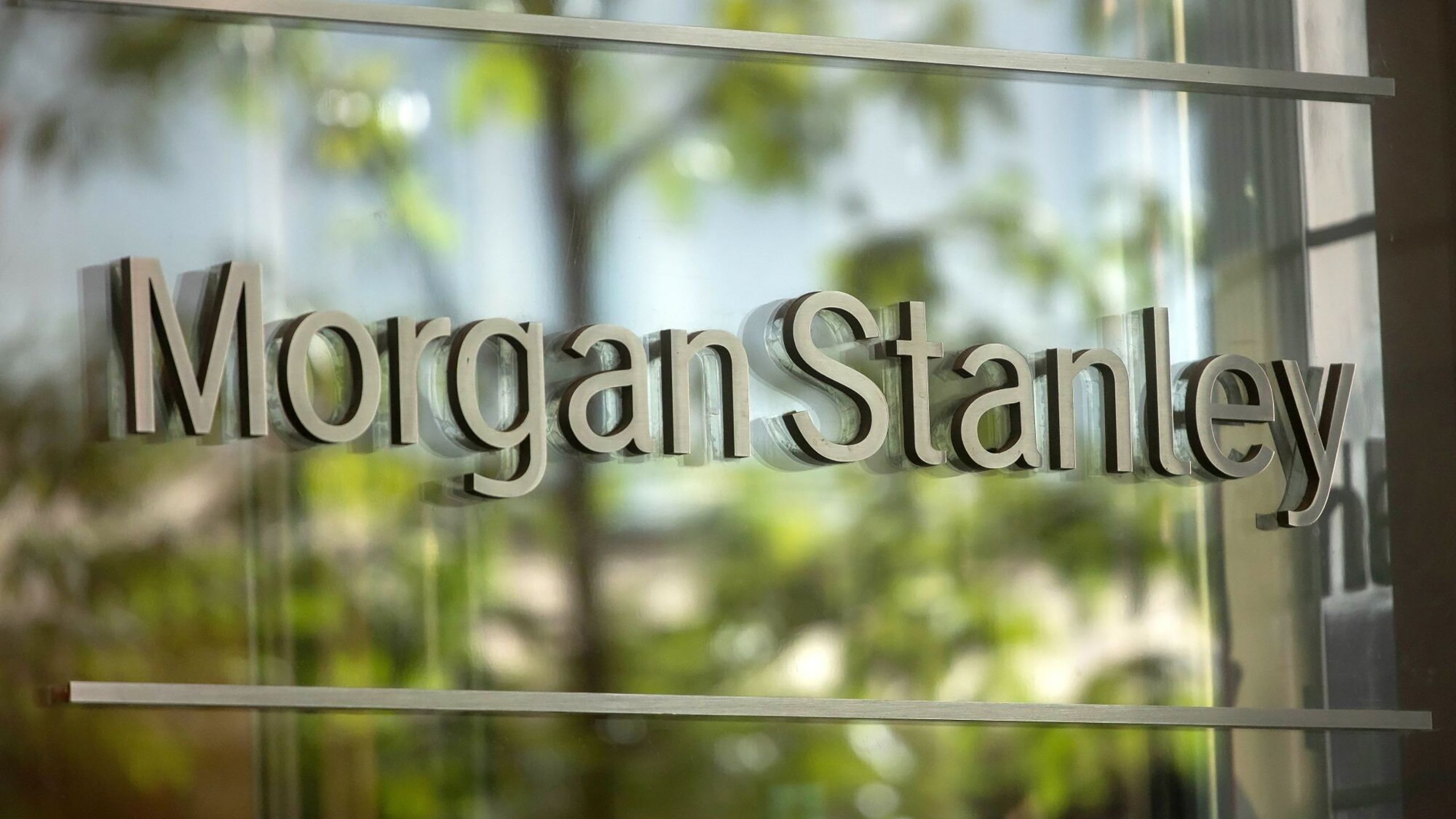 2560x1440 Morgan Stanley beats Q3 forecast with 32% profit jump; UniCredit awaits court decision on Russian business cut