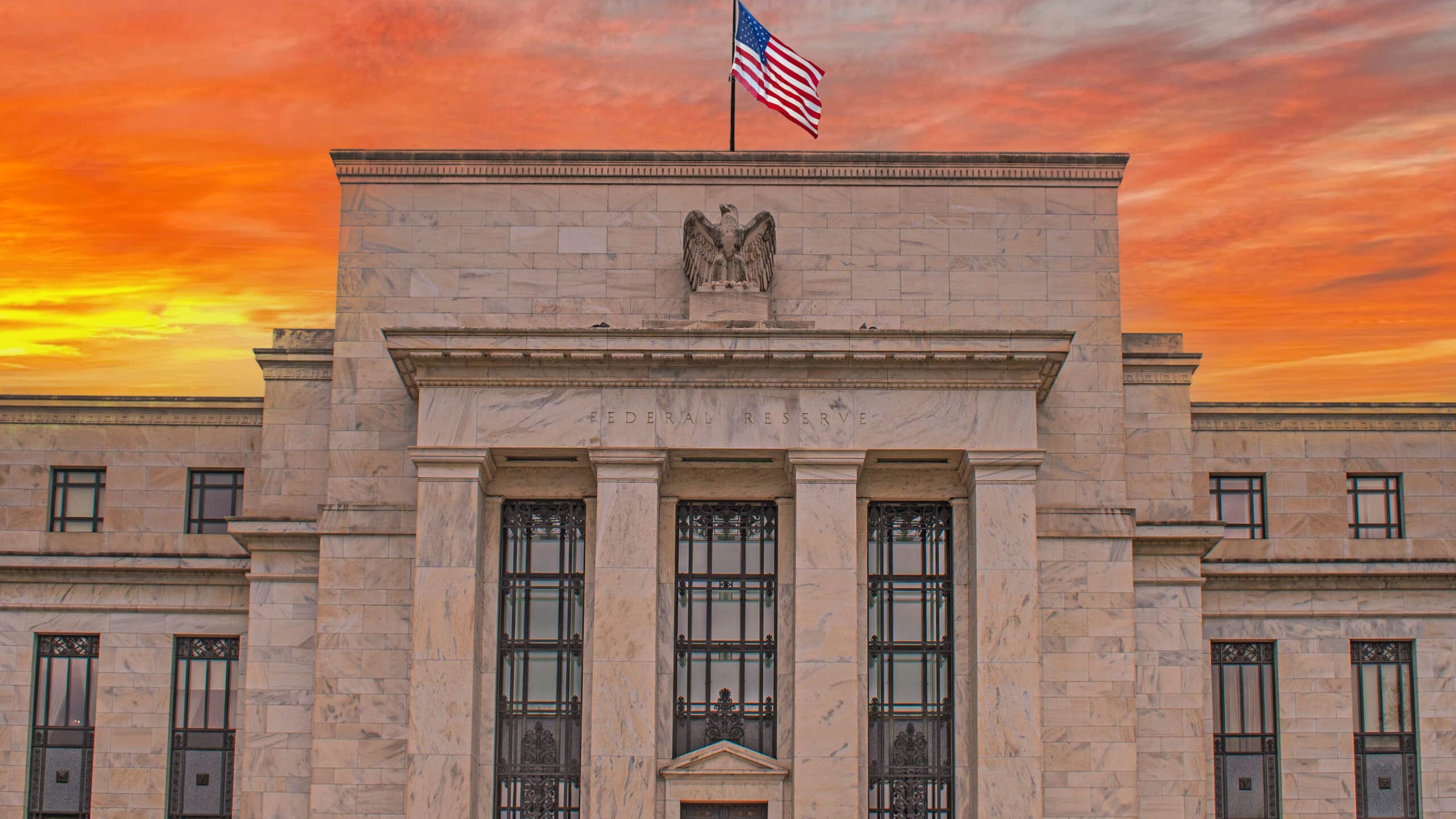 2560x1440 Fed Rate Cuts Won't bring Much Relief to Credit Card Debtors