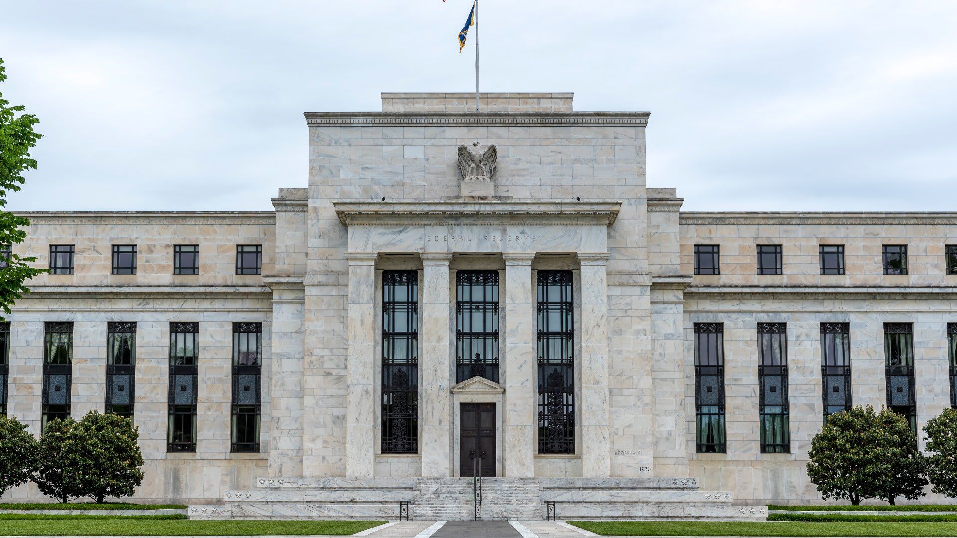 1920x1080 Outgoing Fed president issues blunt warning on economy