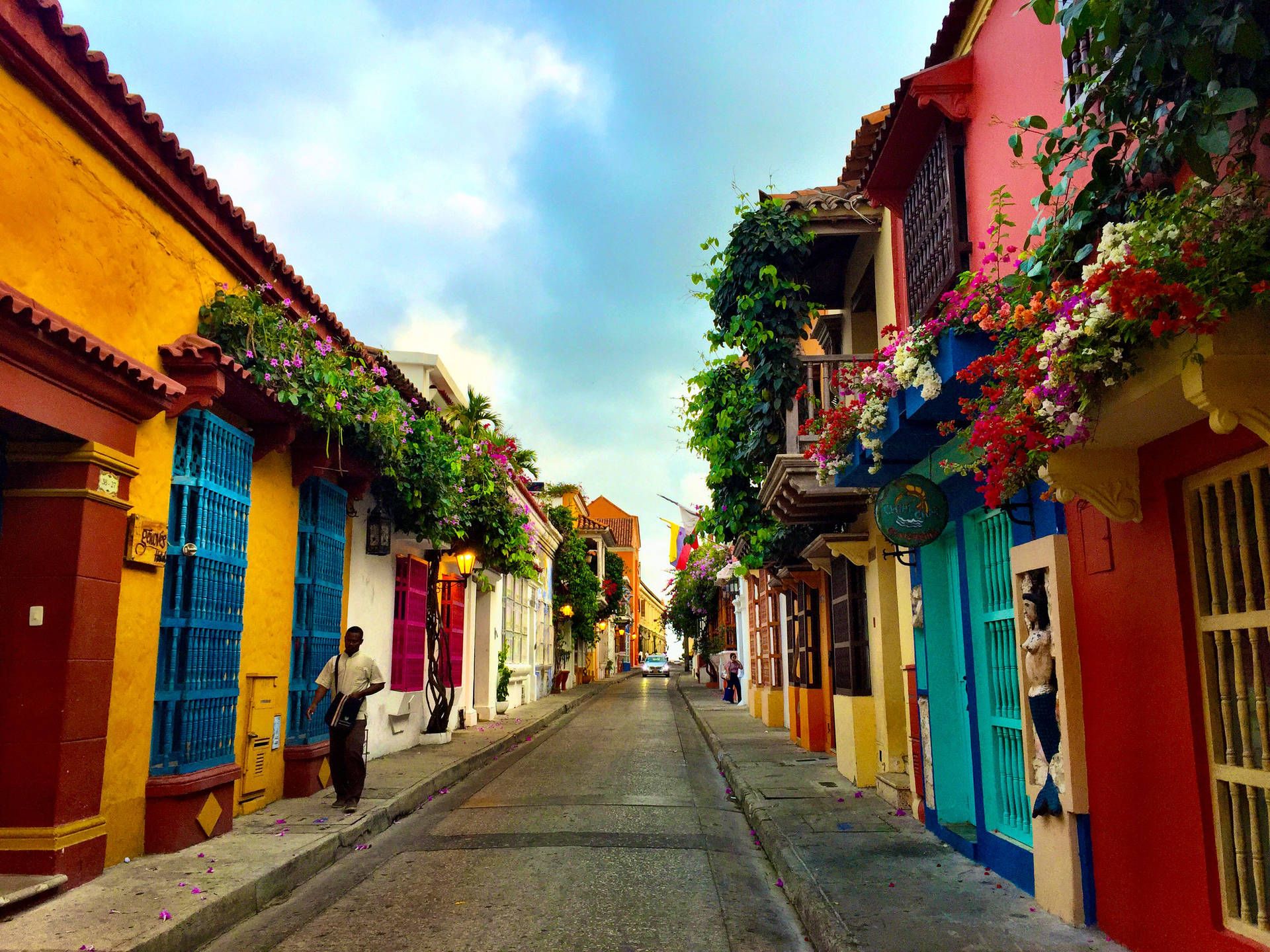 1920x1440 Download Captivating Cartagena: Colorful Colonial Architecture Wallpaper