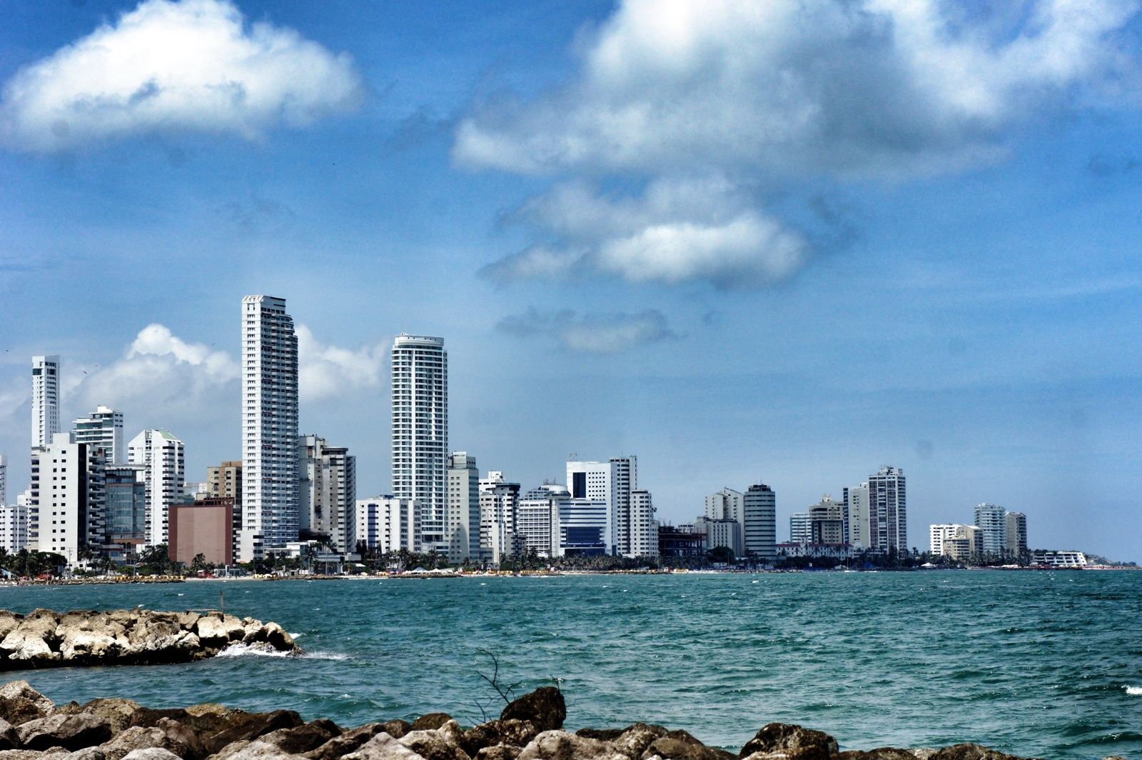1600x1064 Cartagena skyline