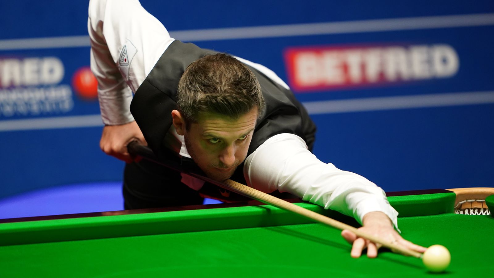 1600x900 World Snooker Championship: Mark Selby warned for slow play as Stuart Bingham edges ahead at Crucible