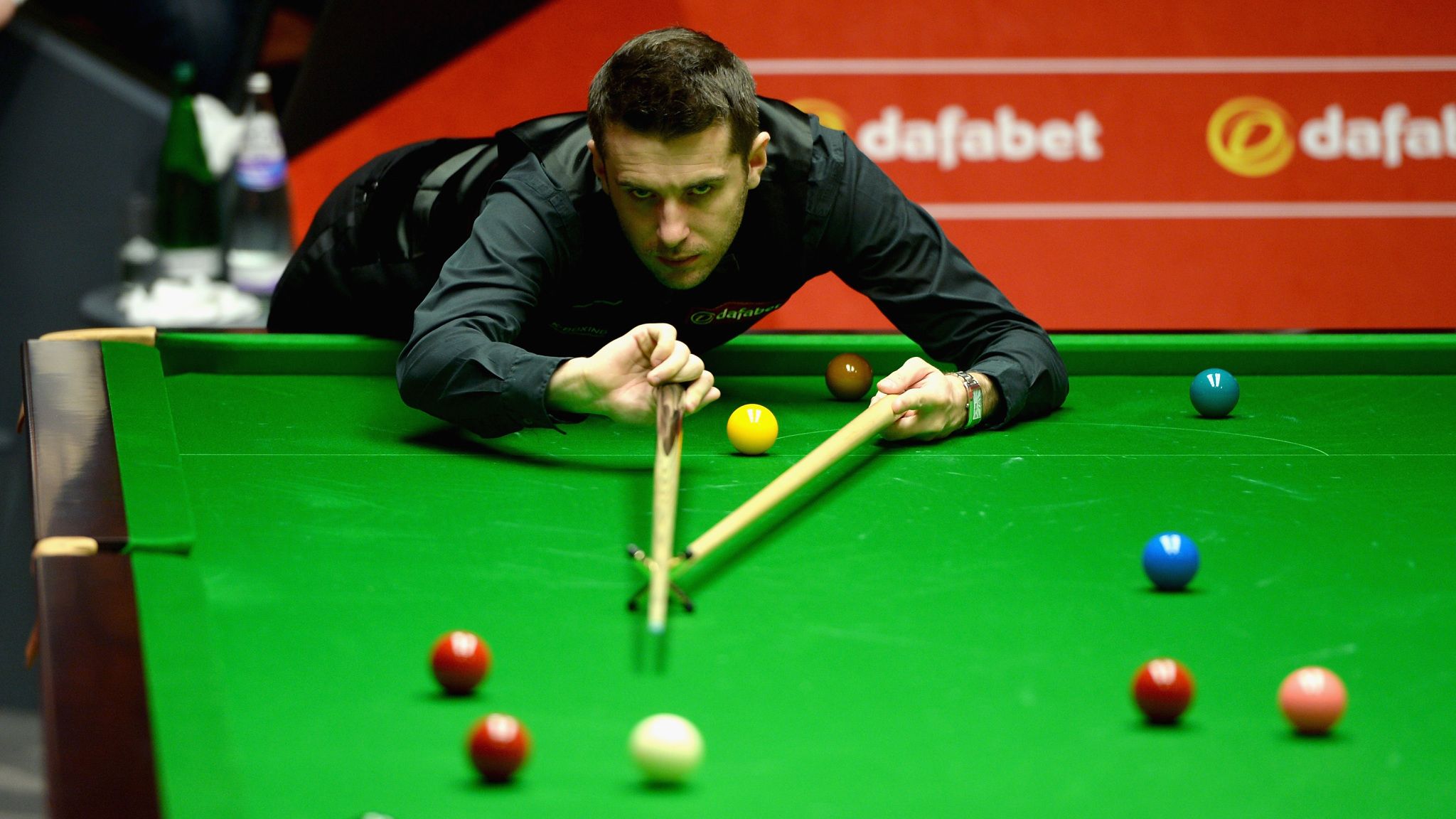 2048x1152 World Championship: Mark Selby sees off Ali Carter; Joe Perry leads Ronnie O'Sullivan