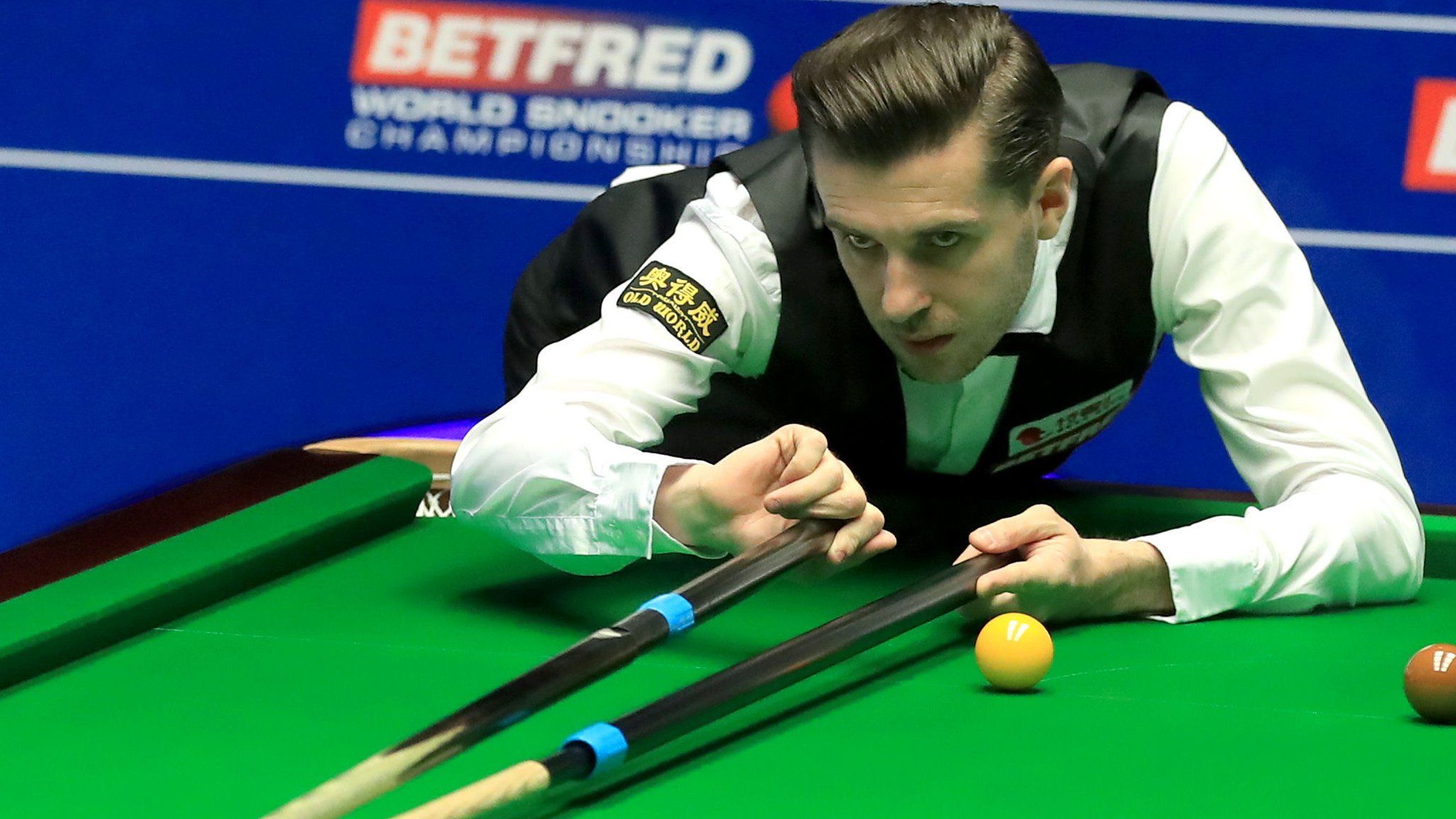 2048x1152 World Championship 2017: Mark Selby, John Higgins reach semis