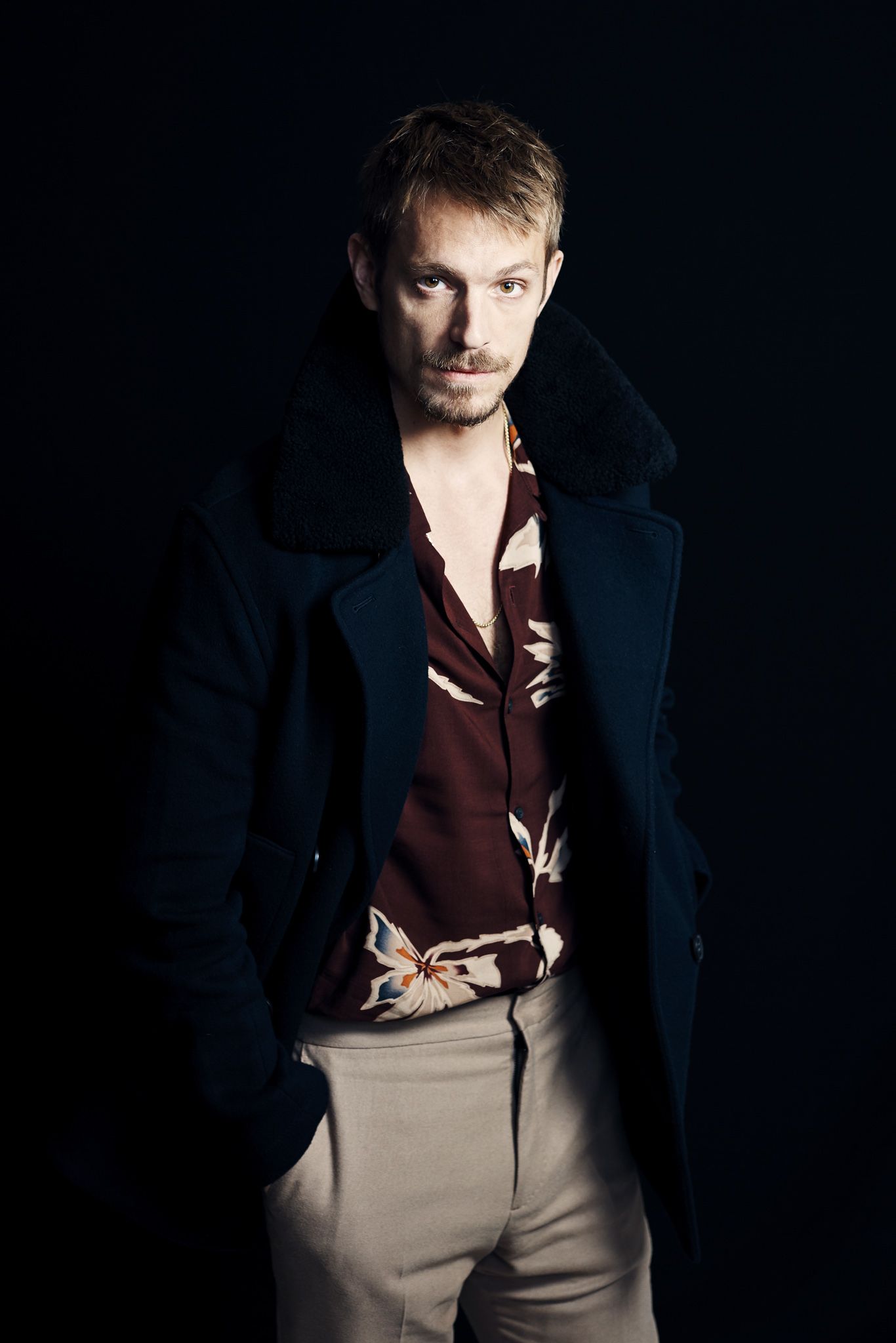 1366x2048 Joel Kinnaman in Altered Carbon [PHOTOS]