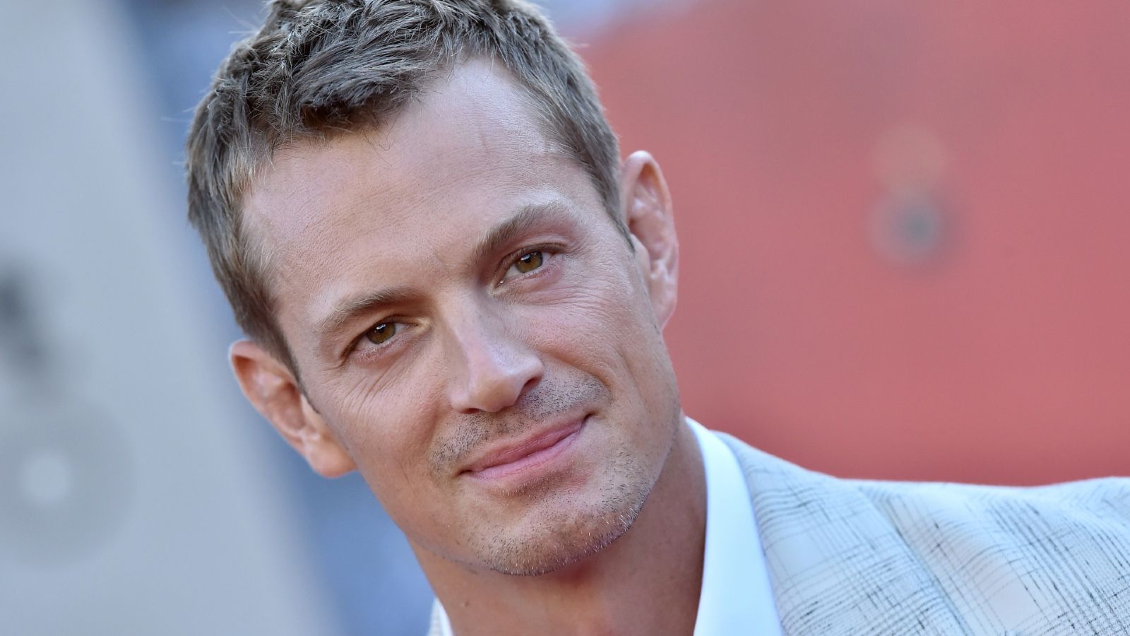 1600x900 Joel Kinnaman to Star in Neill Blomkamp Alien Abduction Thriller