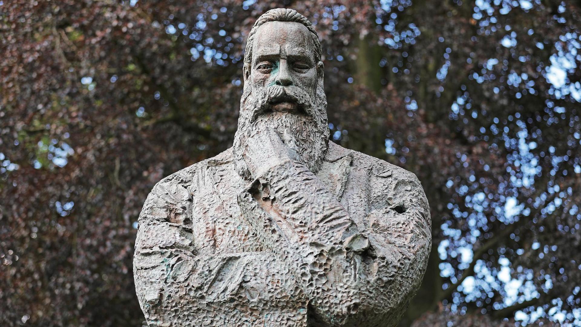 1920x1080 Friedrich Engels leuchtet als Ampelmännchen