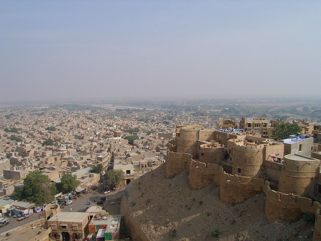 1024x768 Jaisalmer Fort. View of the golden city (Jaisalmer, India)
