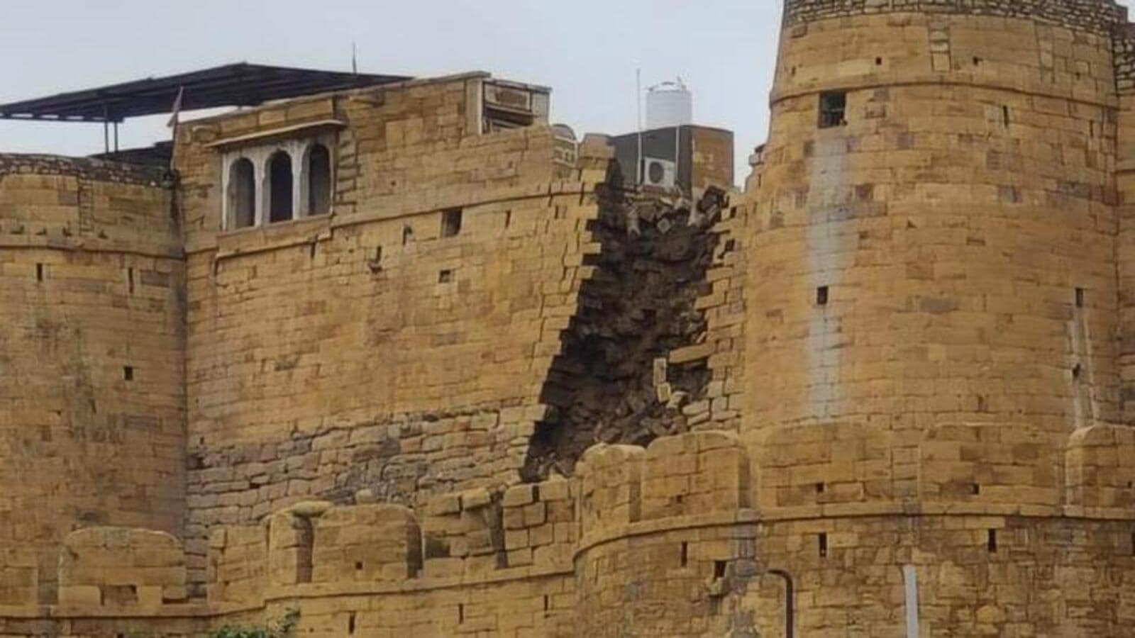 1600x900 Jaisalmer: Famous 12th century 'golden fort' wall collapses in heavy rain. India News