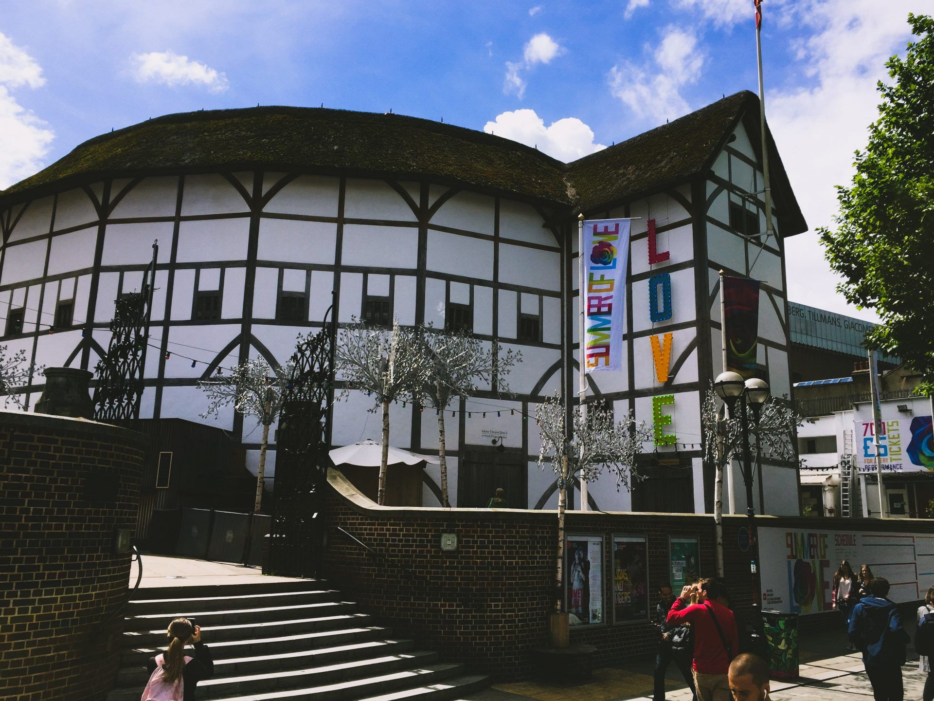 1920x1440 A Guide to Shakespeare's Globe in London