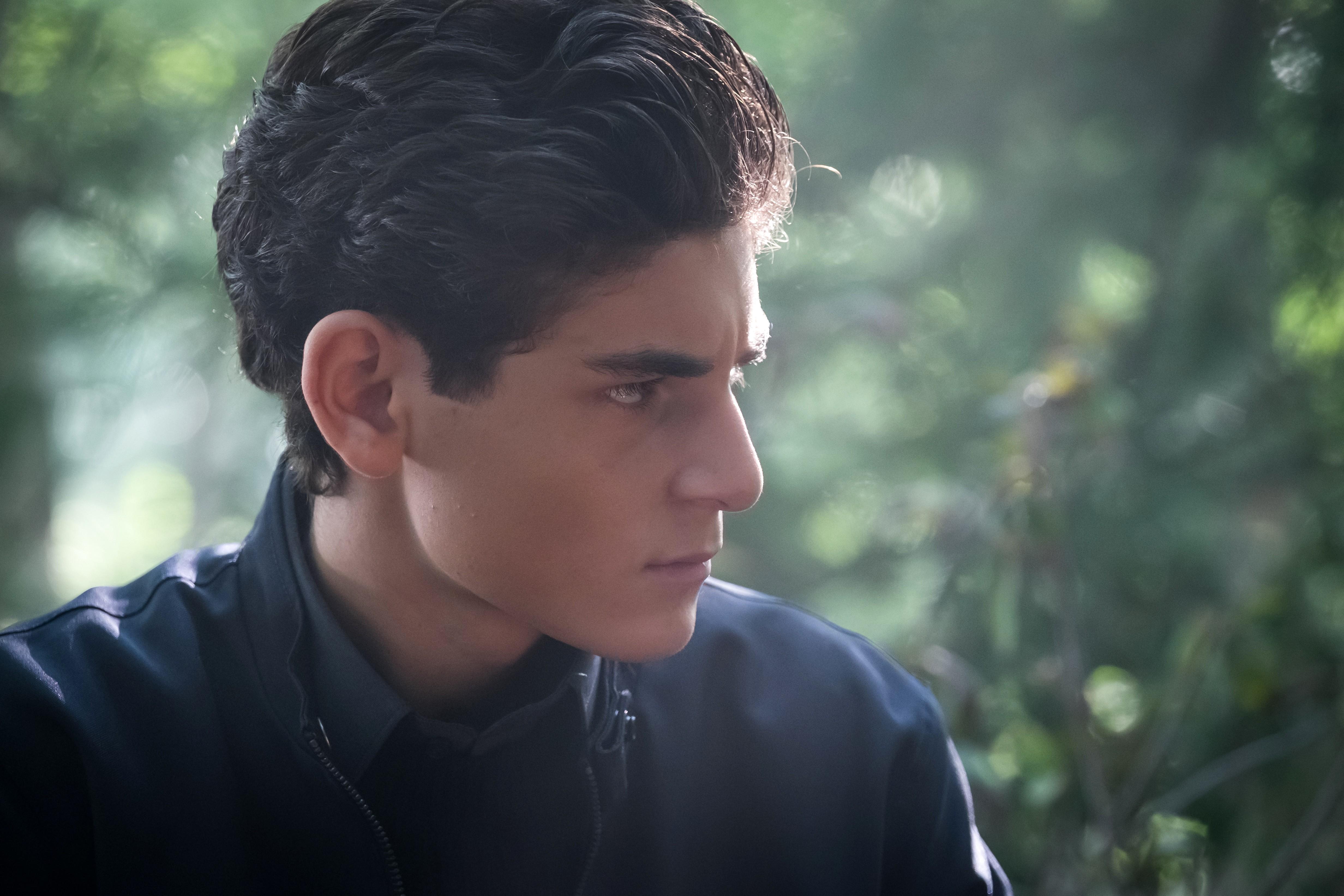 4928x3285 David Mazouz Wallpaper