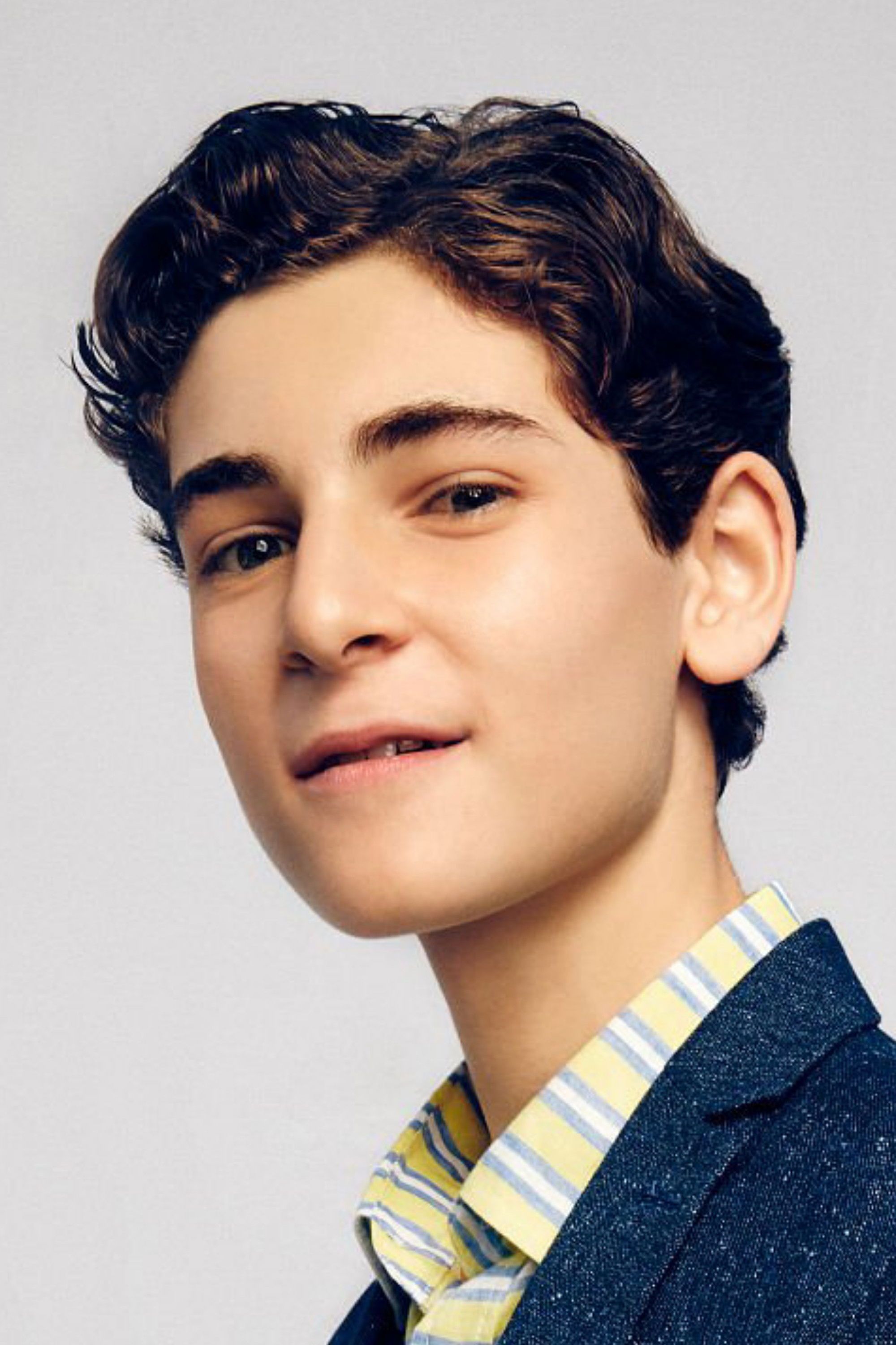 2000x3000 David Mazouz