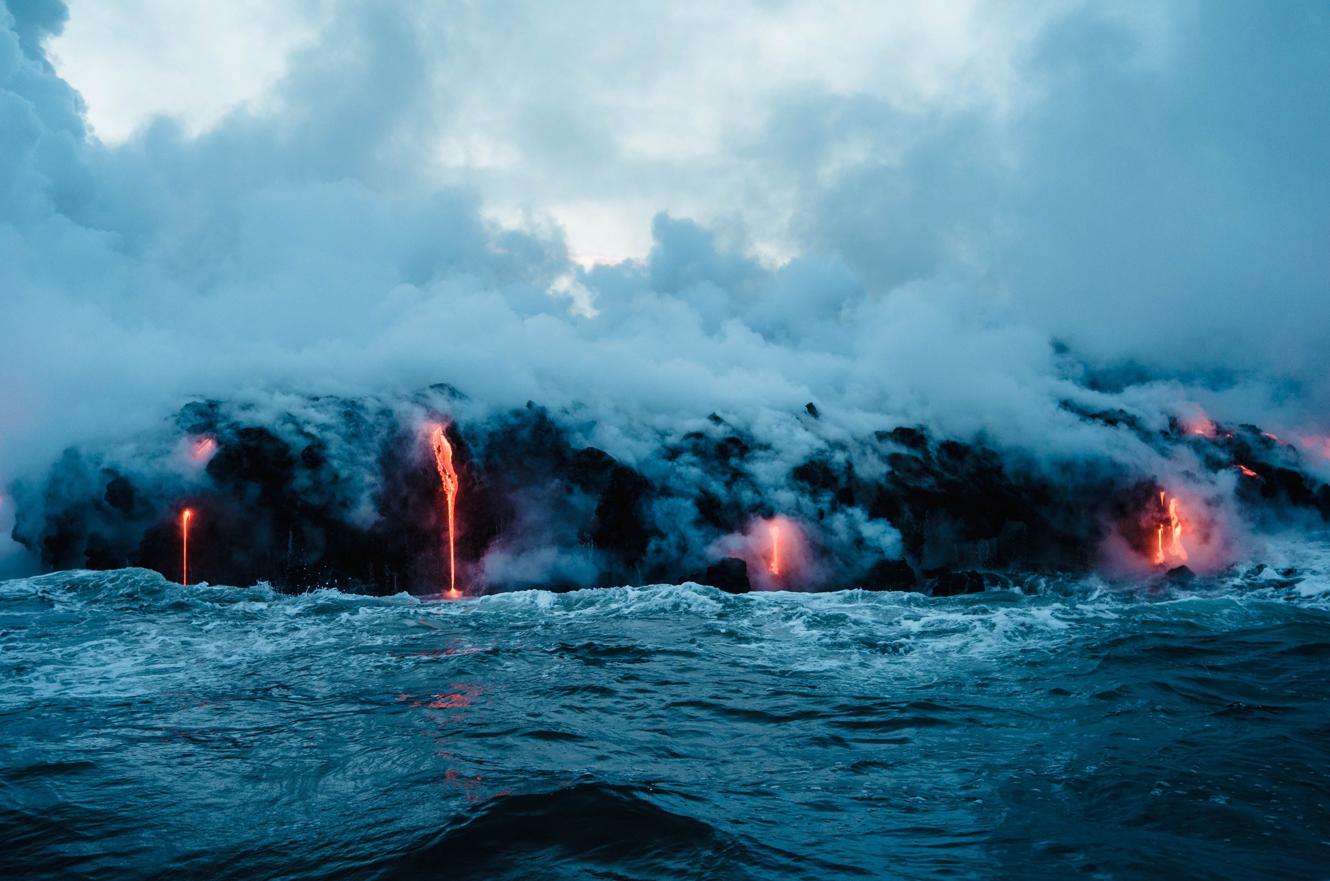 4368x2893 Lava Flow, Hawaii [3840x2160]