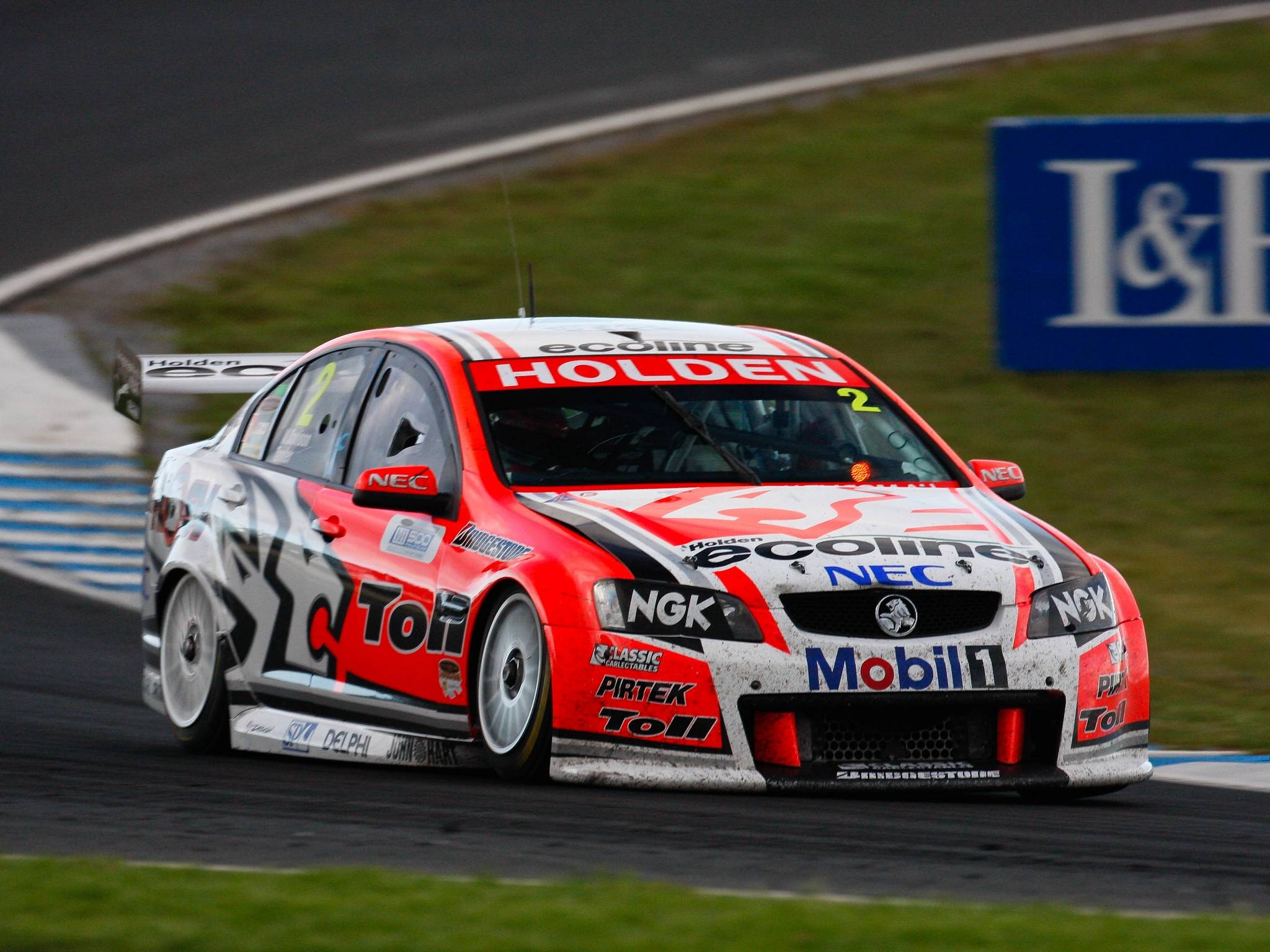 2048x1536 V8 Supercars Wallpaper