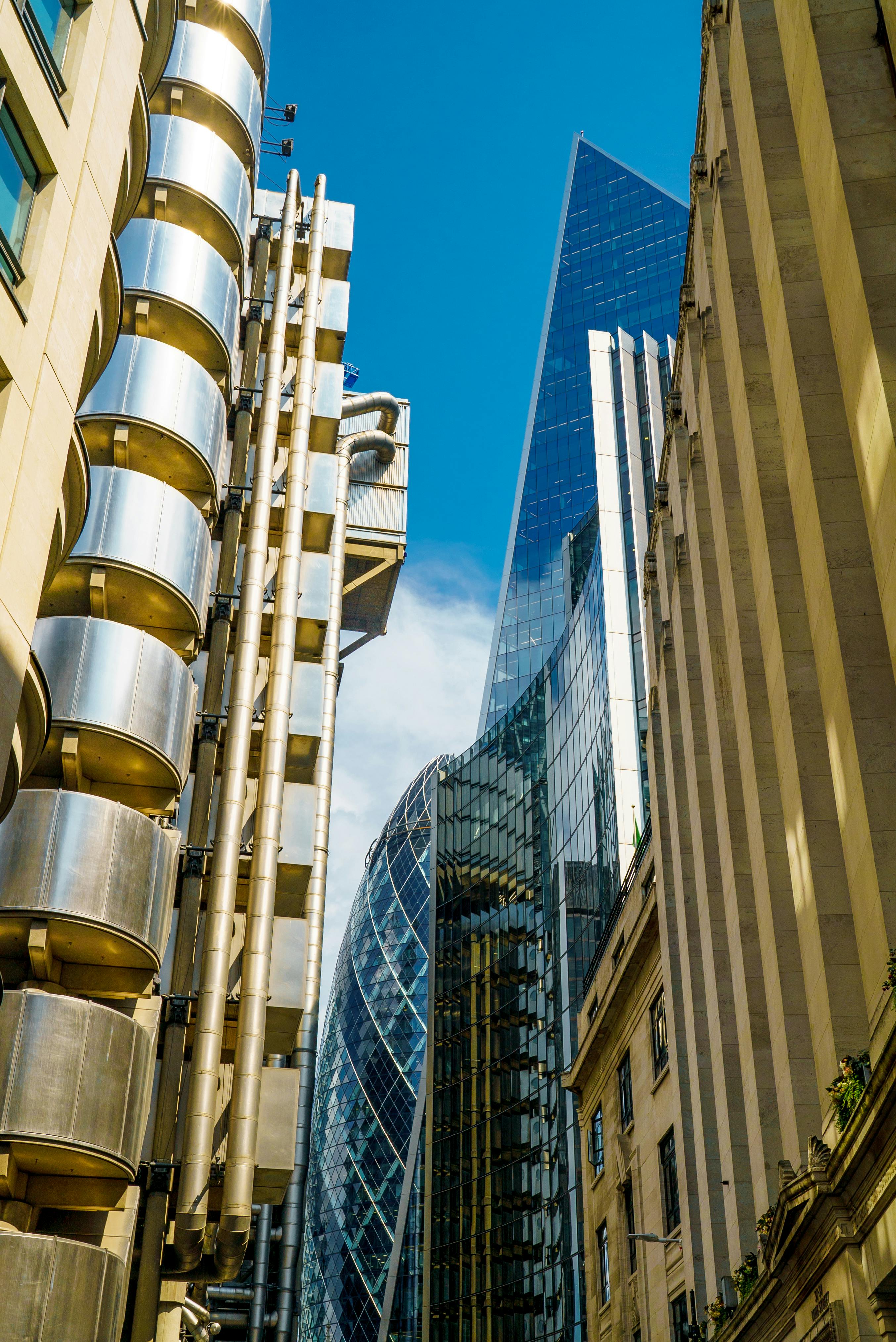 2708x4055 High Rise Buildings in London's Financial District · Free