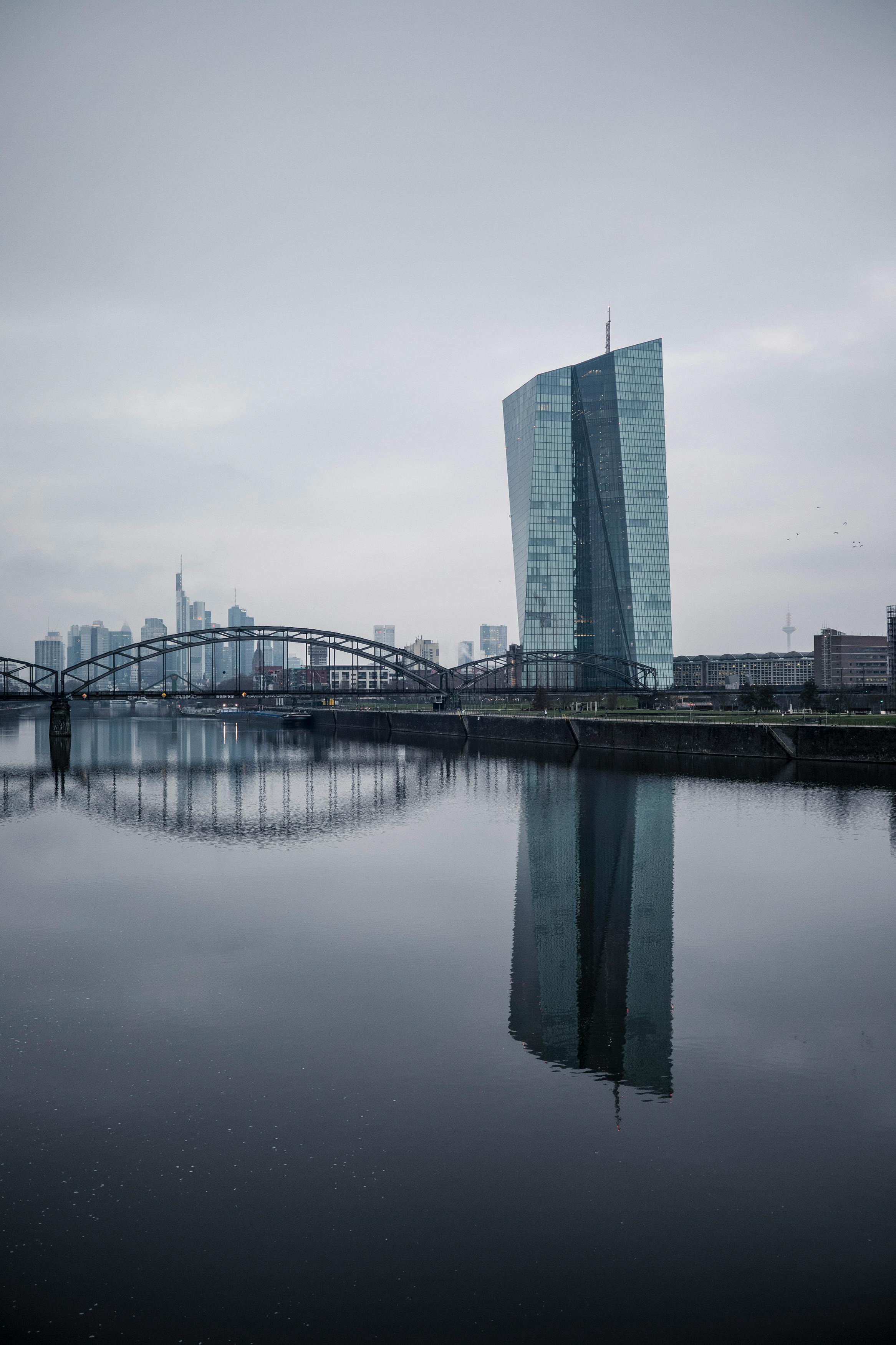 2333x3500 The European Central Bank in Germany · Free